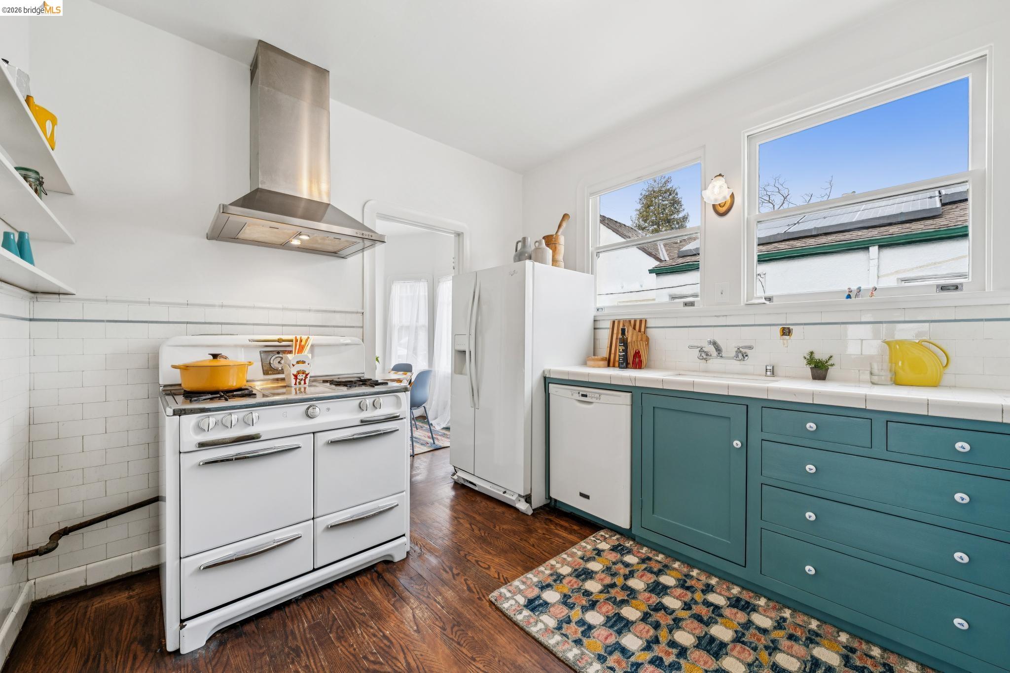 Detail Gallery Image 12 of 36 For 534 Mira Vista Ave, Oakland,  CA 94610 - 4 Beds | 2 Baths