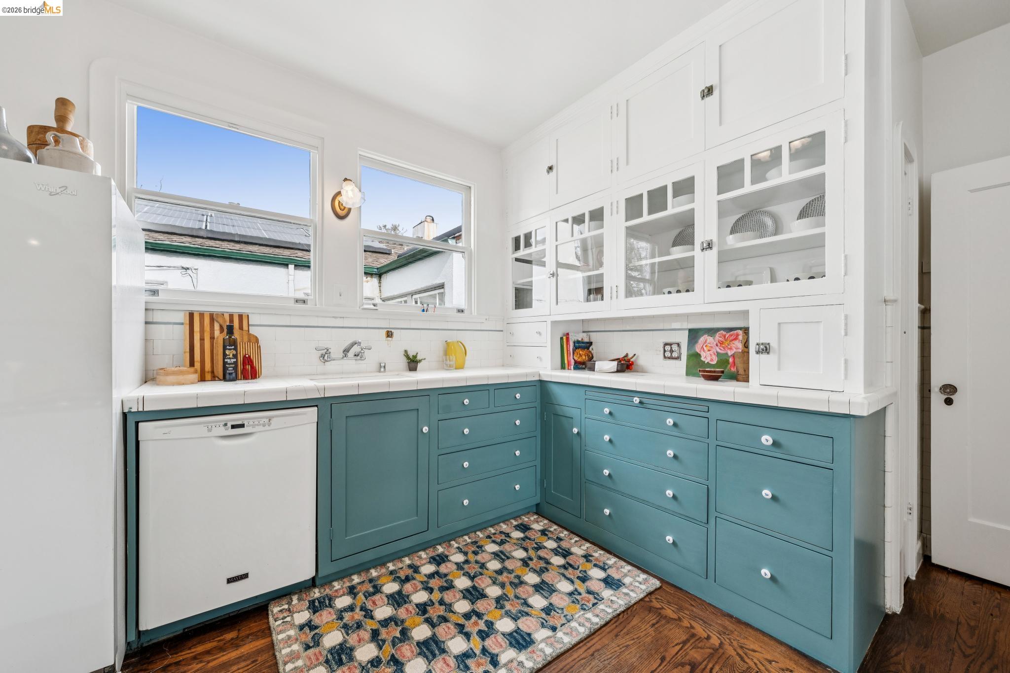 Detail Gallery Image 13 of 36 For 534 Mira Vista Ave, Oakland,  CA 94610 - 4 Beds | 2 Baths