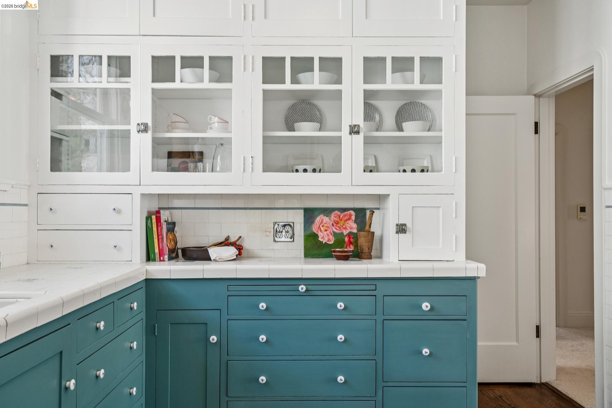 Detail Gallery Image 14 of 36 For 534 Mira Vista Ave, Oakland,  CA 94610 - 4 Beds | 2 Baths