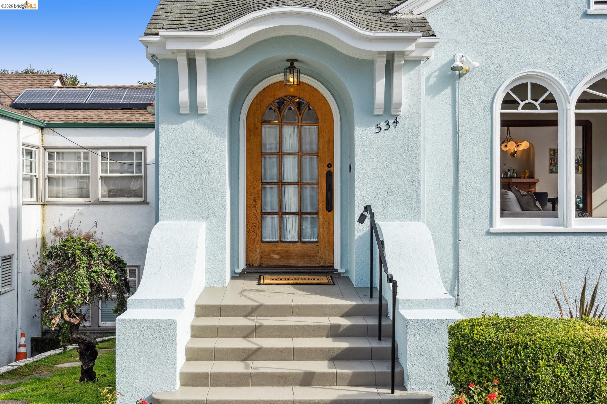 Detail Gallery Image 3 of 36 For 534 Mira Vista Ave, Oakland,  CA 94610 - 4 Beds | 2 Baths