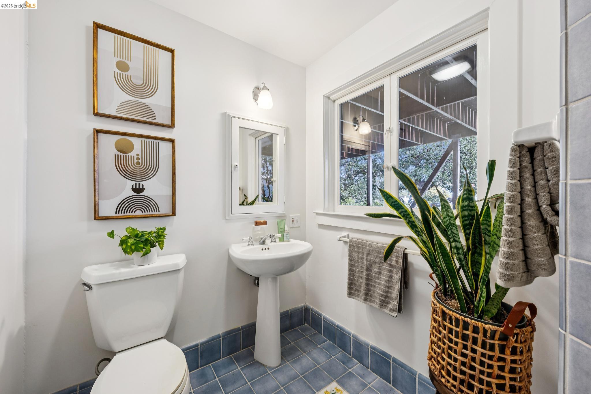 Detail Gallery Image 30 of 36 For 534 Mira Vista Ave, Oakland,  CA 94610 - 4 Beds | 2 Baths