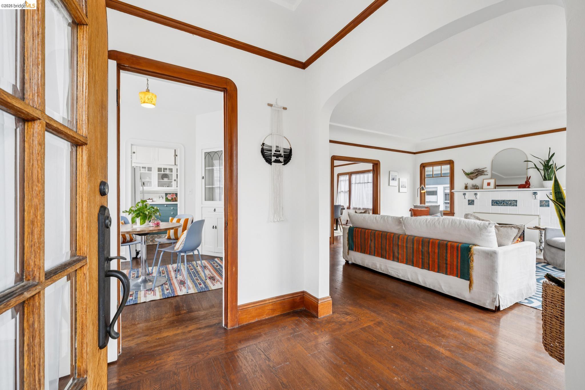 Detail Gallery Image 4 of 36 For 534 Mira Vista Ave, Oakland,  CA 94610 - 4 Beds | 2 Baths