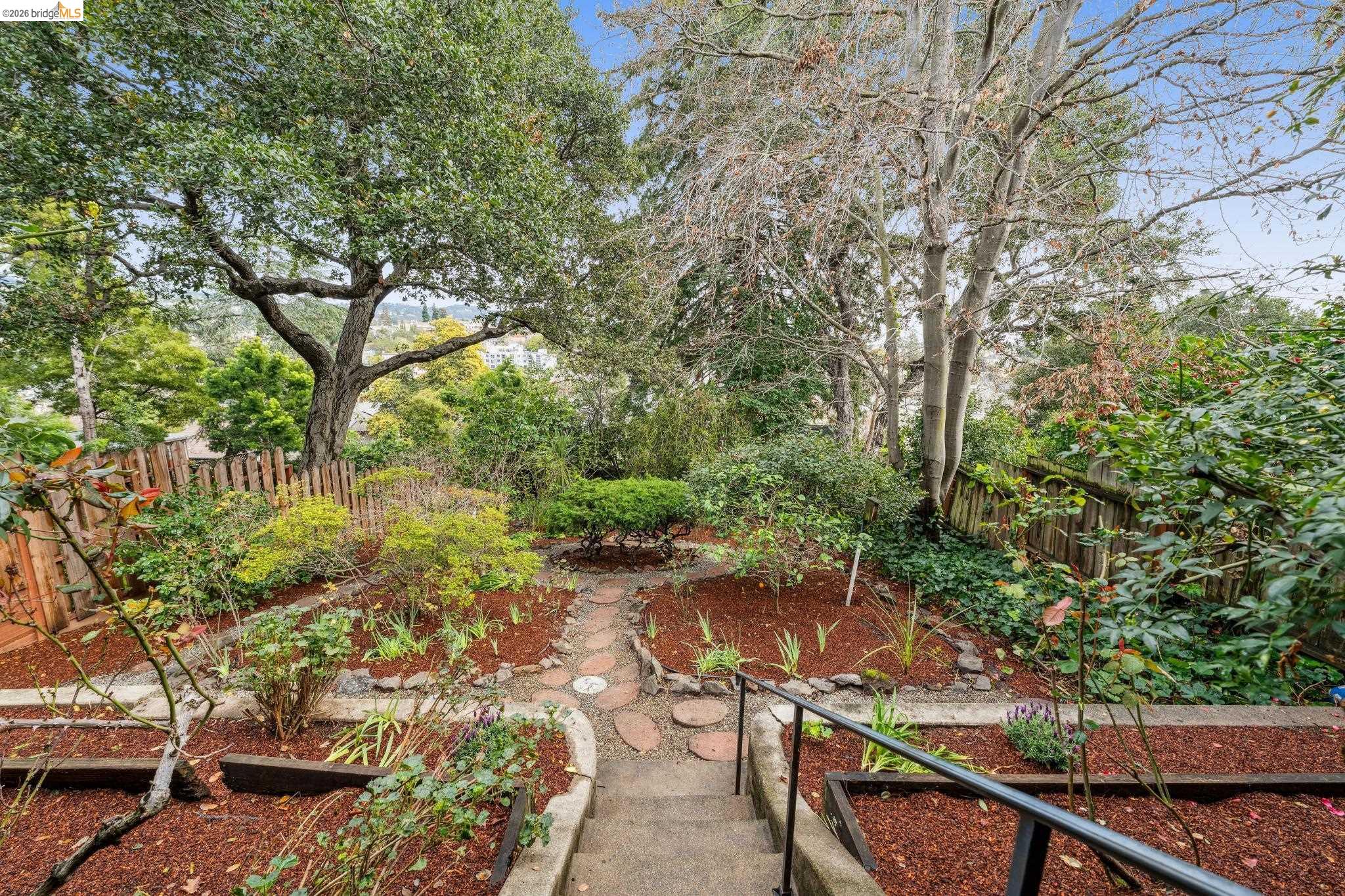 Detail Gallery Image 34 of 36 For 534 Mira Vista Ave, Oakland,  CA 94610 - 4 Beds | 2 Baths