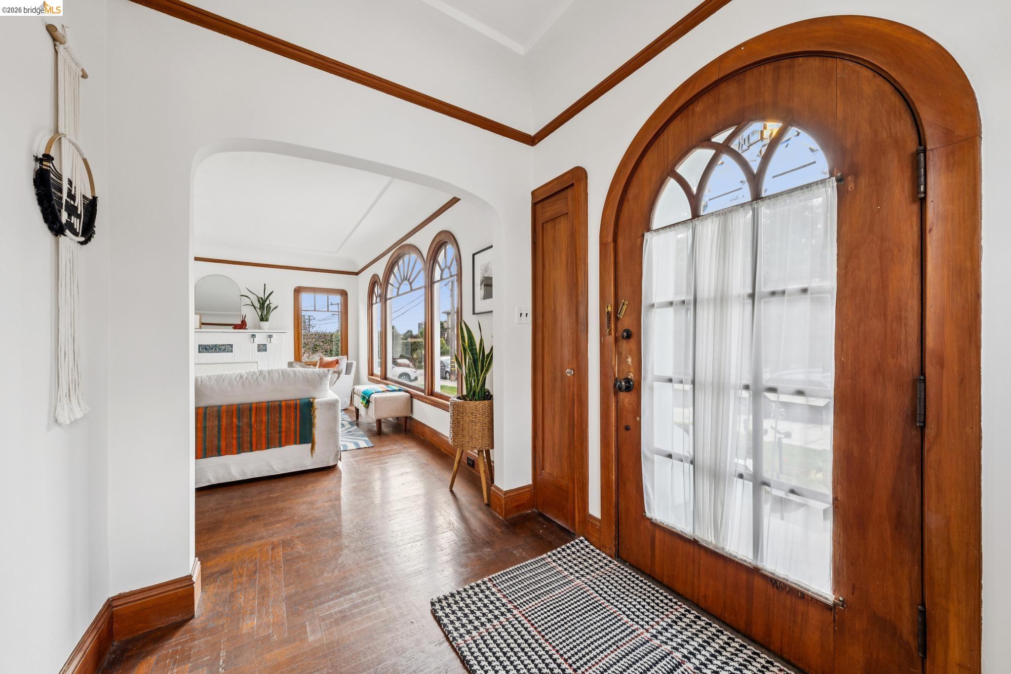 Detail Gallery Image 5 of 36 For 534 Mira Vista Ave, Oakland,  CA 94610 - 4 Beds | 2 Baths