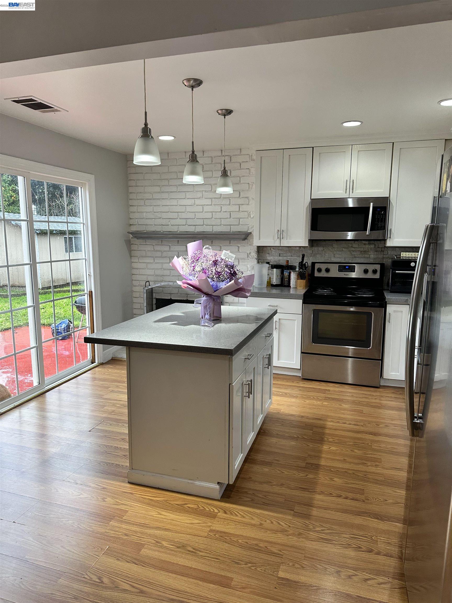 Detail Gallery Image 23 of 38 For 26847 Gaither Way, Hayward,  CA 94544 - 3 Beds | 1 Baths