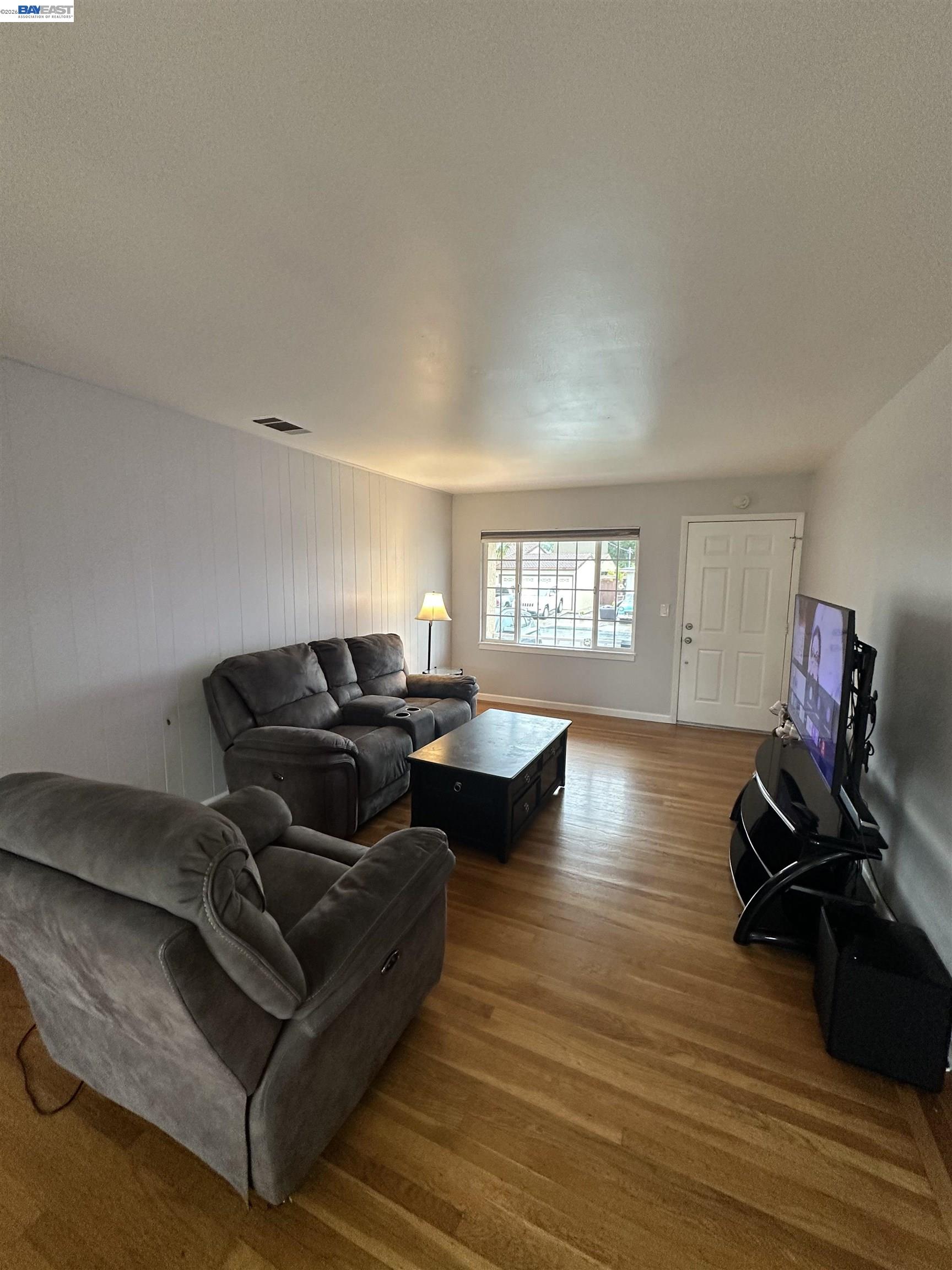 Detail Gallery Image 5 of 38 For 26847 Gaither Way, Hayward,  CA 94544 - 3 Beds | 1 Baths