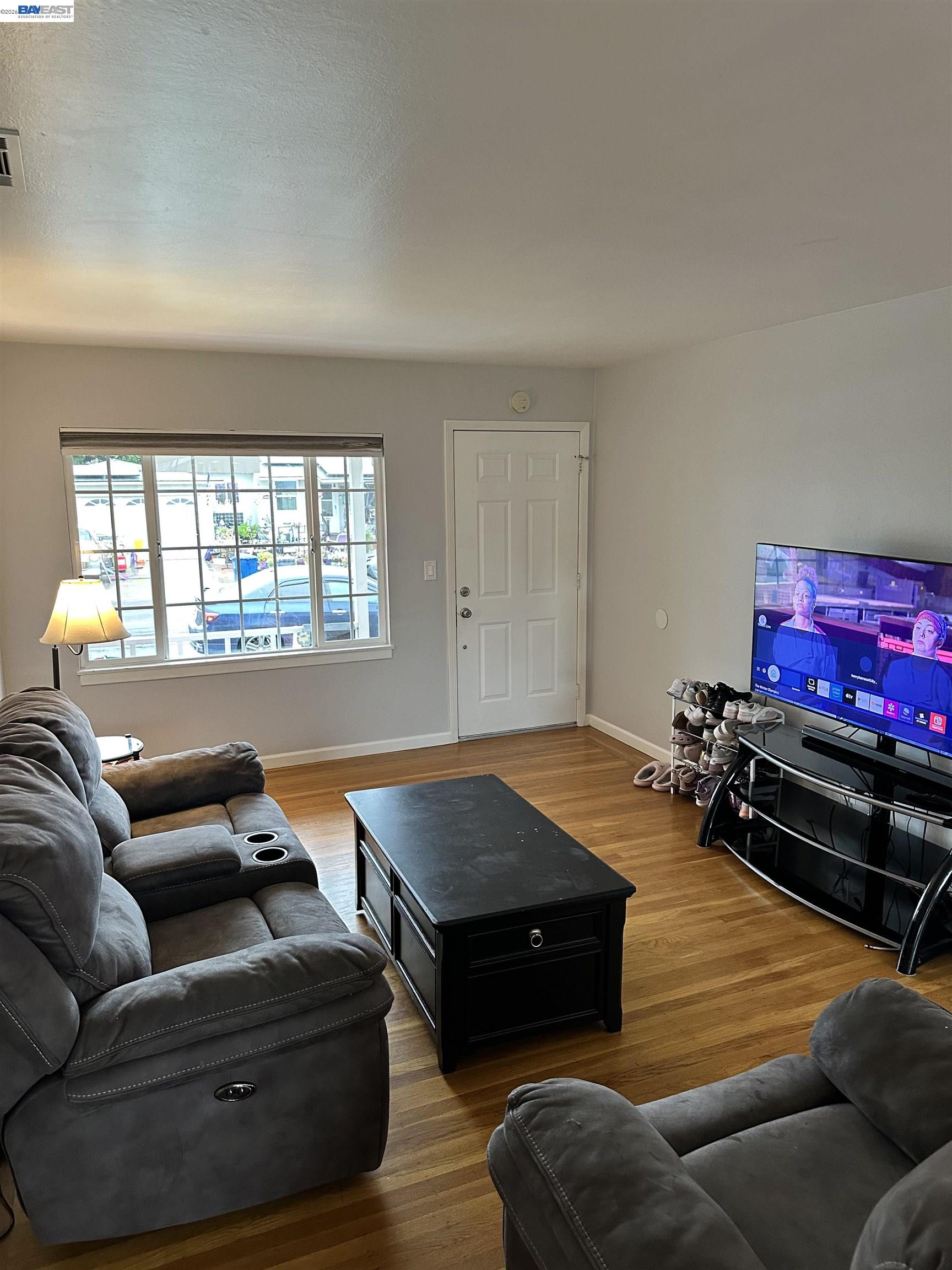 Detail Gallery Image 6 of 38 For 26847 Gaither Way, Hayward,  CA 94544 - 3 Beds | 1 Baths