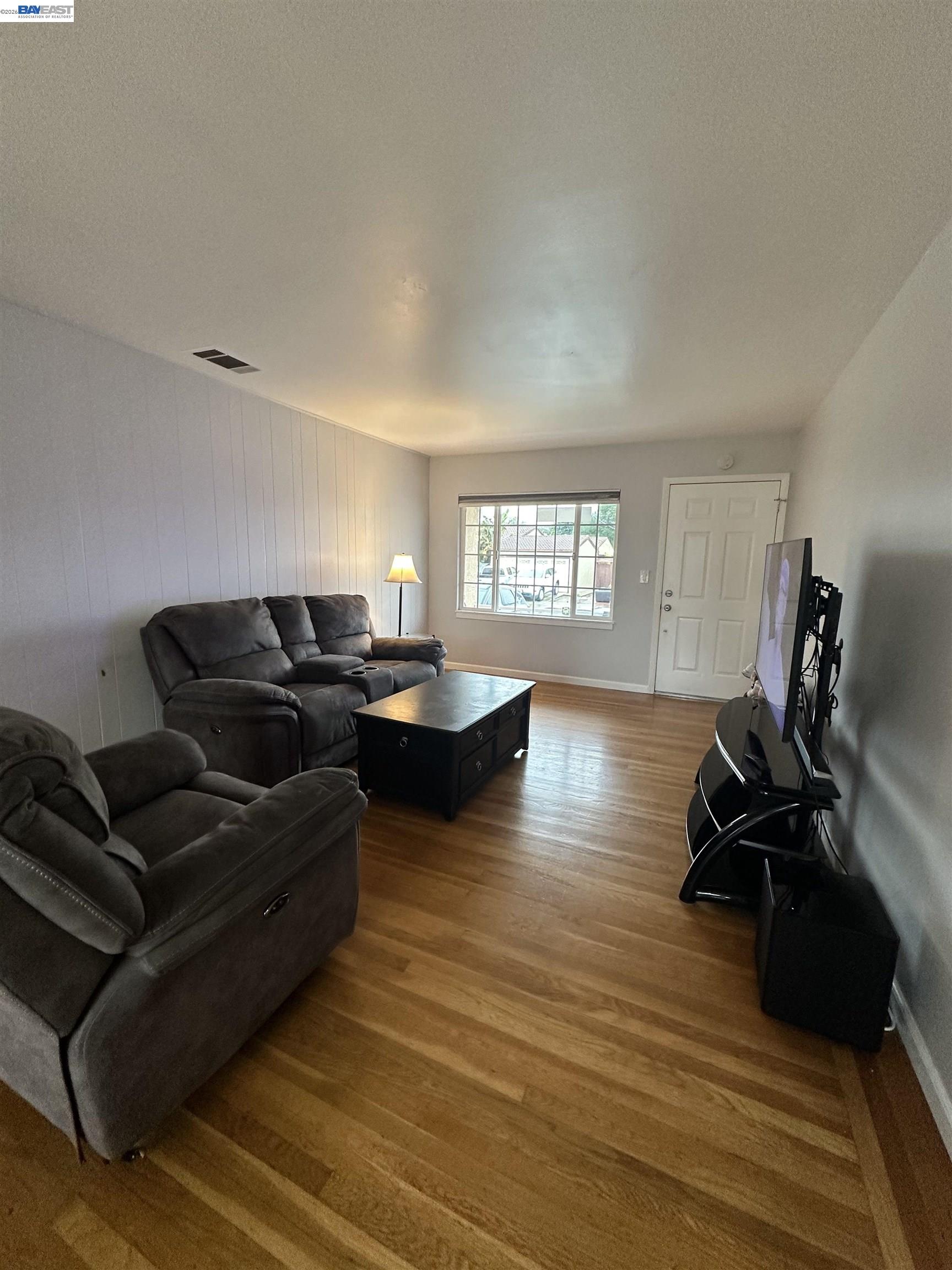 Detail Gallery Image 7 of 38 For 26847 Gaither Way, Hayward,  CA 94544 - 3 Beds | 1 Baths