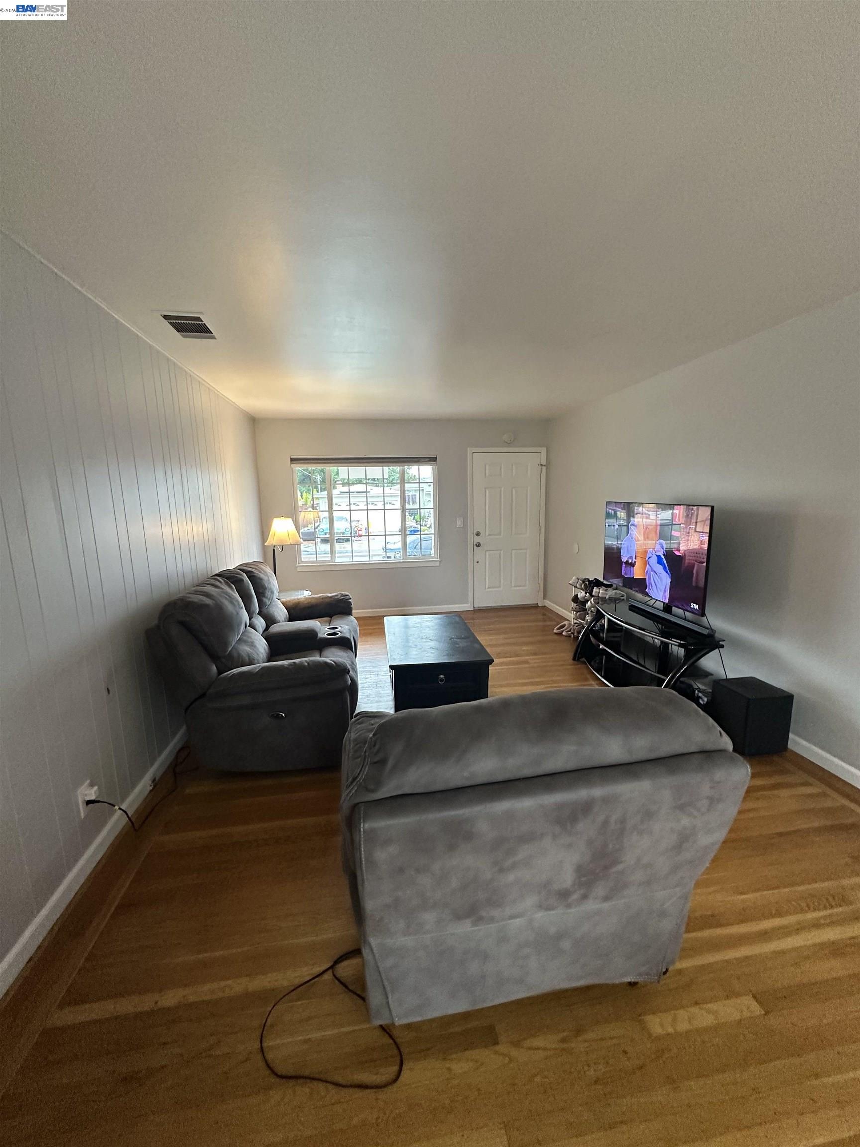 Detail Gallery Image 8 of 38 For 26847 Gaither Way, Hayward,  CA 94544 - 3 Beds | 1 Baths