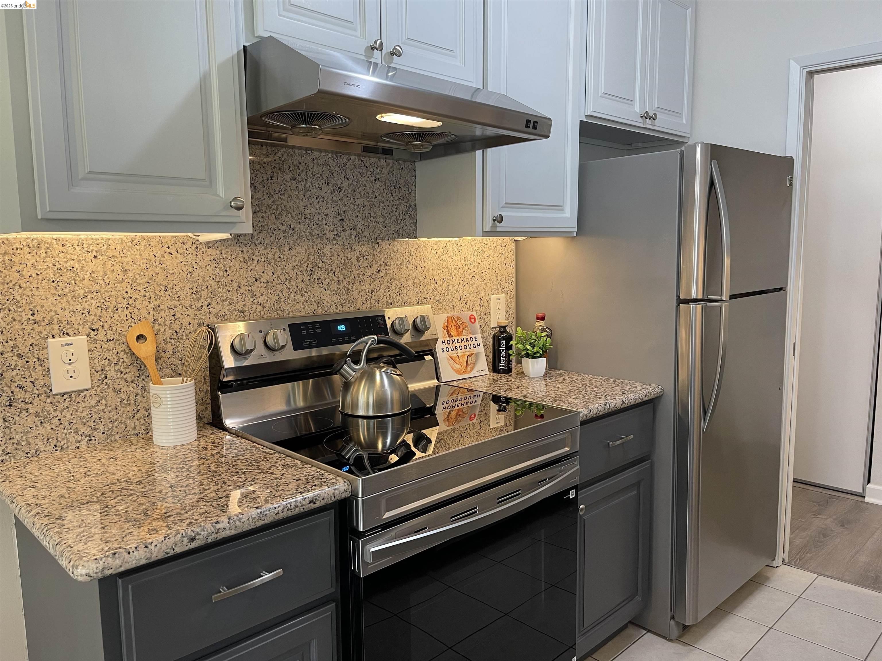 Detail Gallery Image 4 of 17 For 3750 Harrison #103,  Oakland,  CA 94611 - 1 Beds | 1 Baths