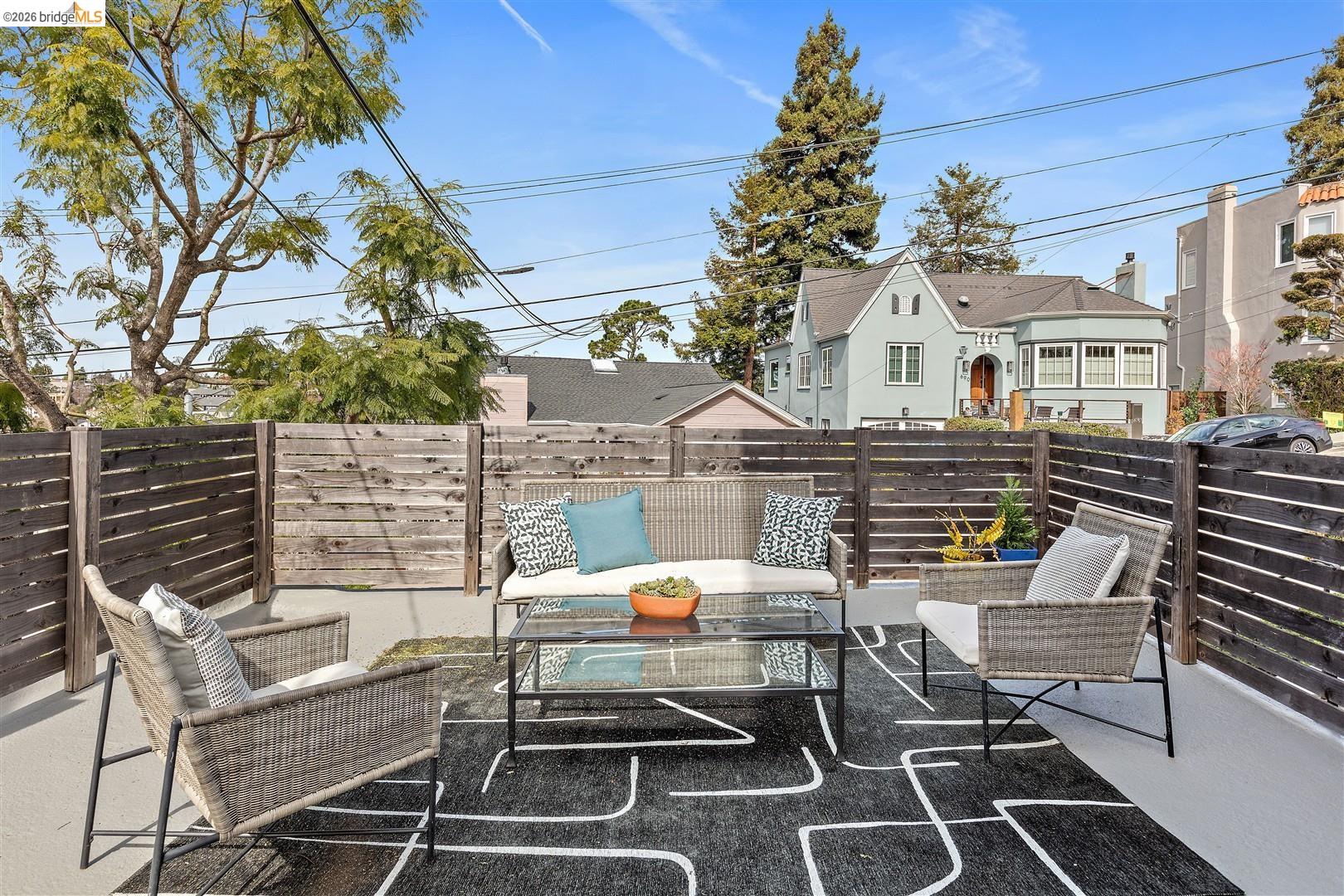 Detail Gallery Image 3 of 60 For 685 Calmar Ave, Oakland,  CA 94610 - 3 Beds | 1/1 Baths