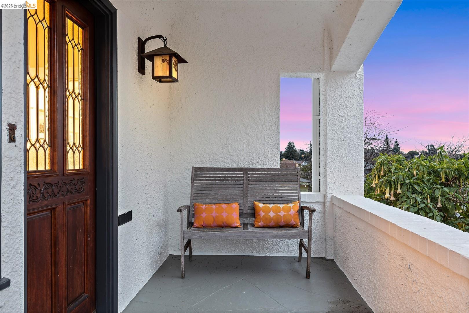 Detail Gallery Image 4 of 60 For 685 Calmar Ave, Oakland,  CA 94610 - 3 Beds | 1/1 Baths