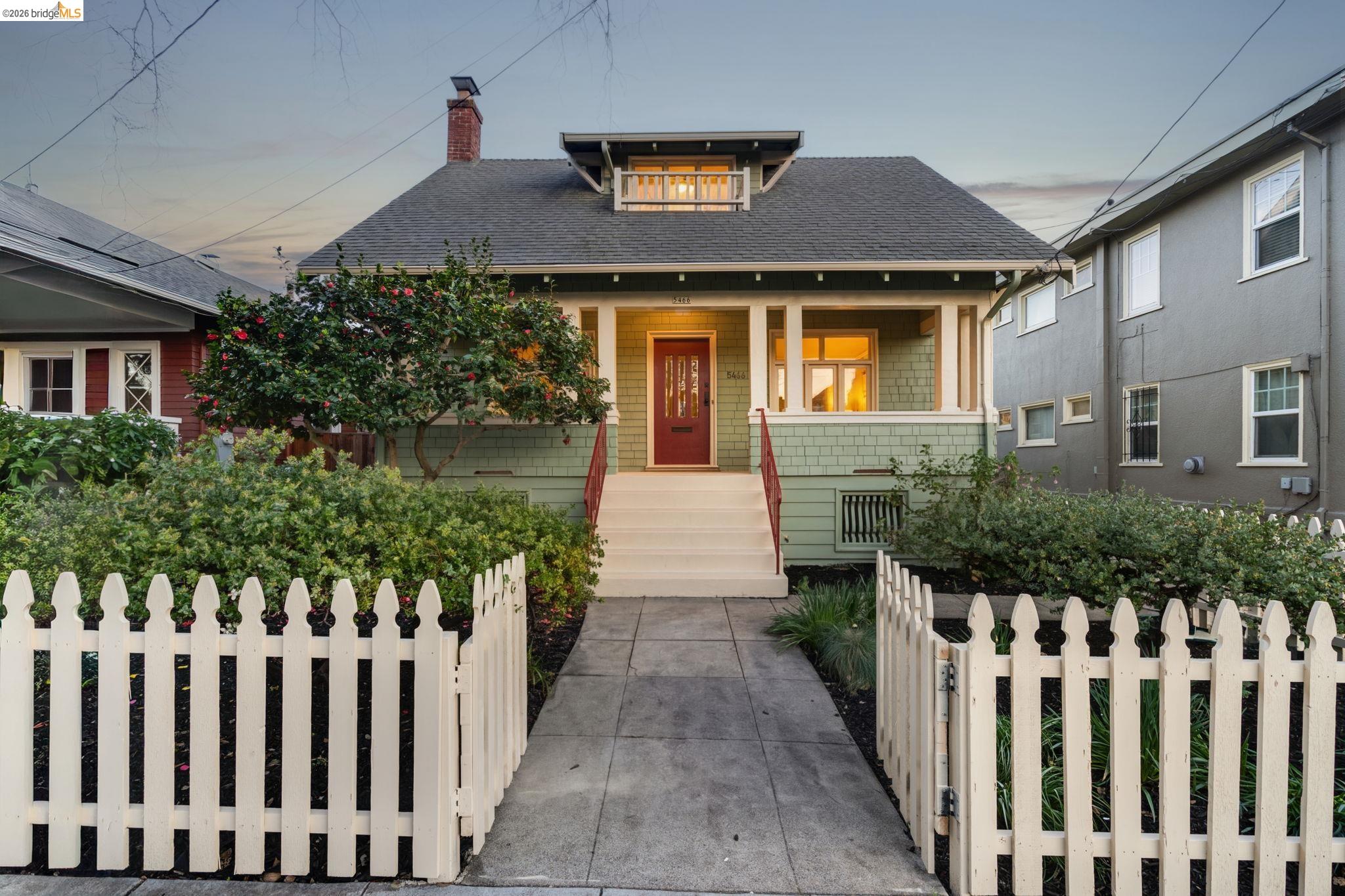 Detail Gallery Image 3 of 58 For 5466 Shafter Ave, Oakland,  CA 94618 - 4 Beds | 2 Baths