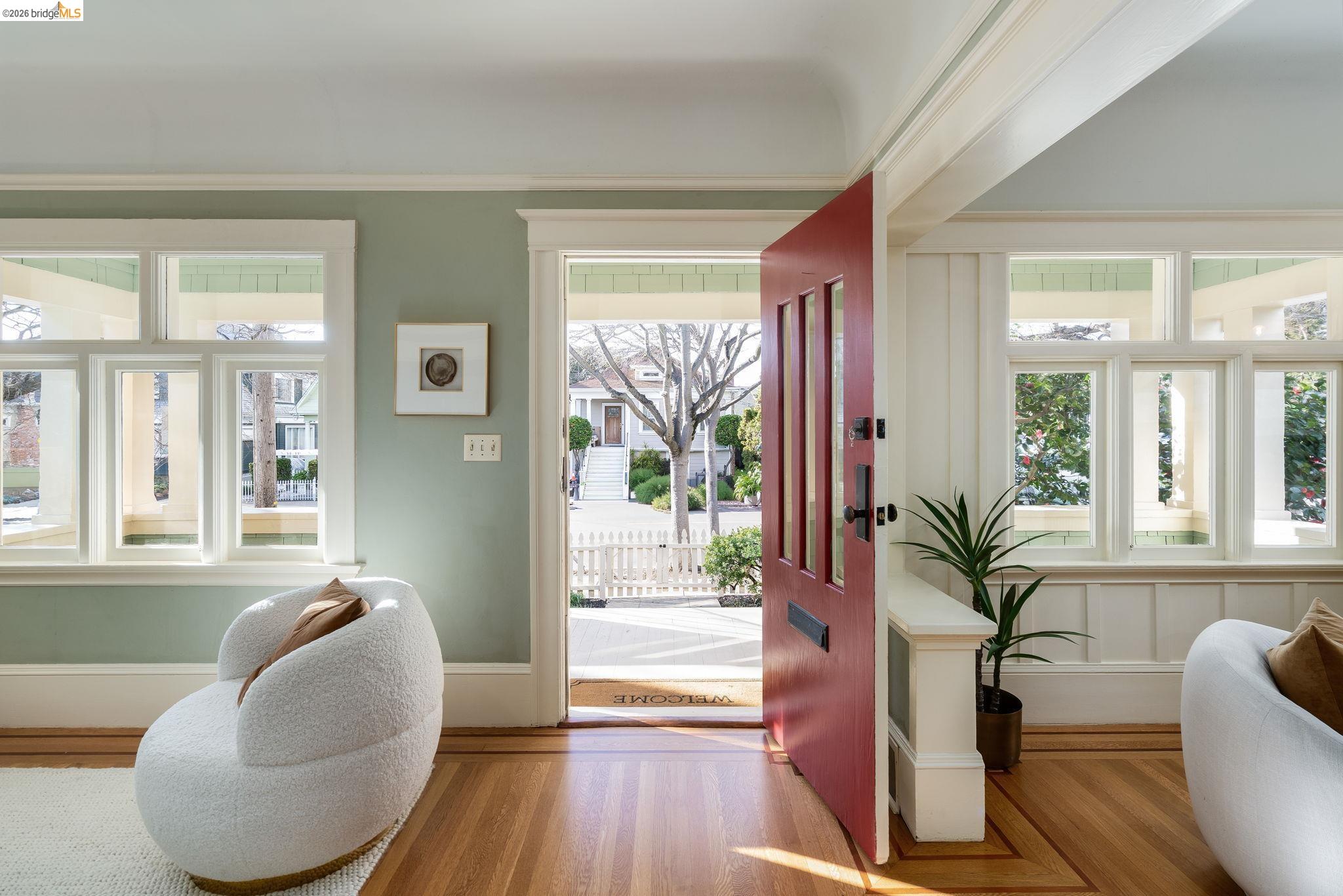 Detail Gallery Image 4 of 58 For 5466 Shafter Ave, Oakland,  CA 94618 - 4 Beds | 2 Baths