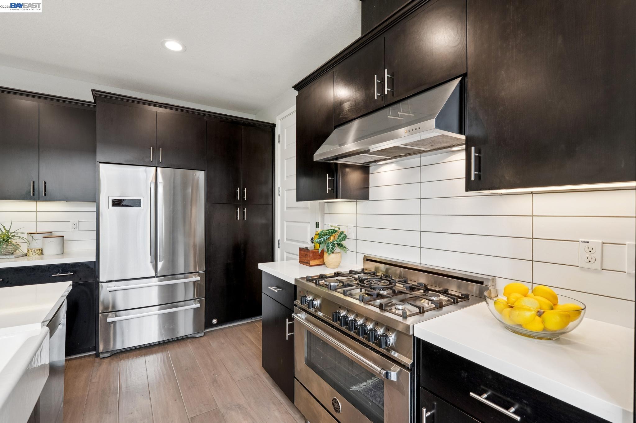 Detail Gallery Image 14 of 58 For 416 Bohol Circle Ln, Alameda,  CA 94501 - 3 Beds | 3/1 Baths