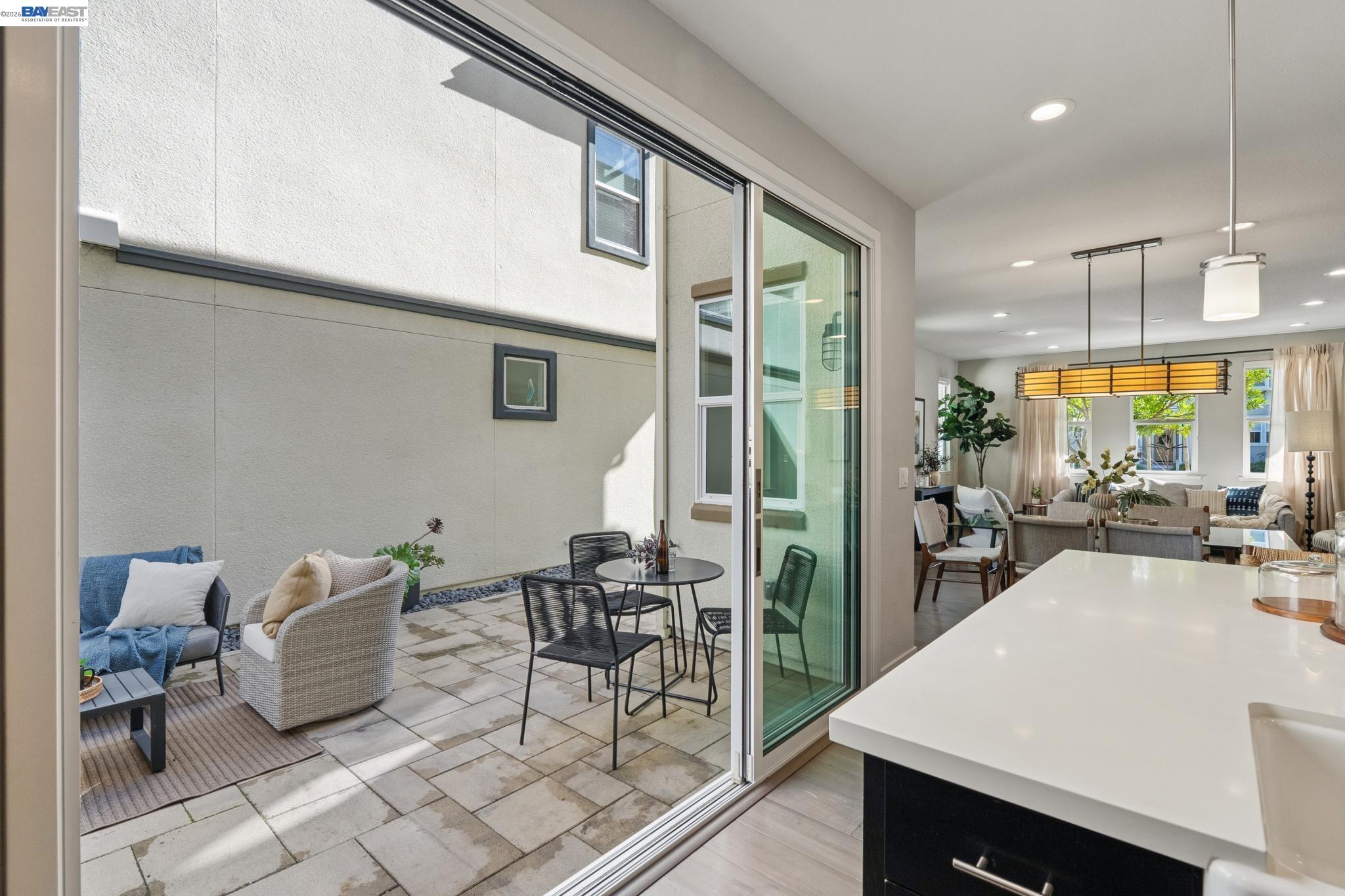 Detail Gallery Image 18 of 58 For 416 Bohol Circle Ln, Alameda,  CA 94501 - 3 Beds | 3/1 Baths