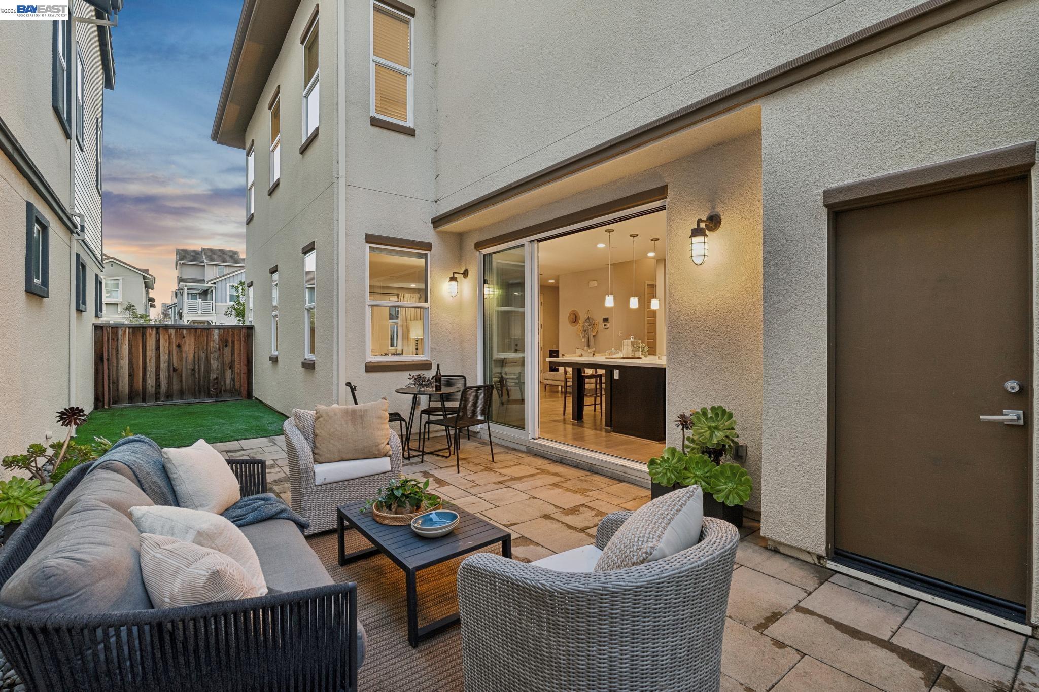 Detail Gallery Image 19 of 58 For 416 Bohol Circle Ln, Alameda,  CA 94501 - 3 Beds | 3/1 Baths