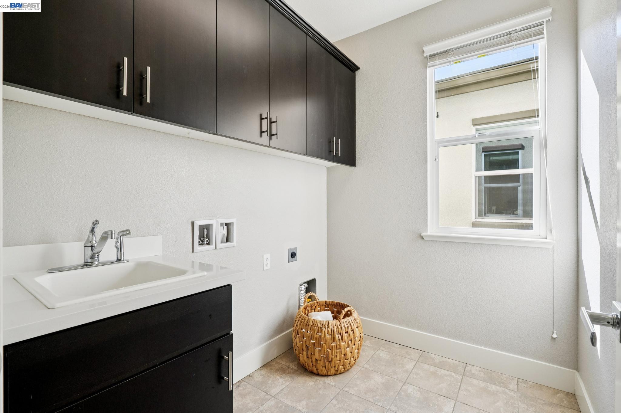 Detail Gallery Image 31 of 58 For 416 Bohol Circle Ln, Alameda,  CA 94501 - 3 Beds | 3/1 Baths