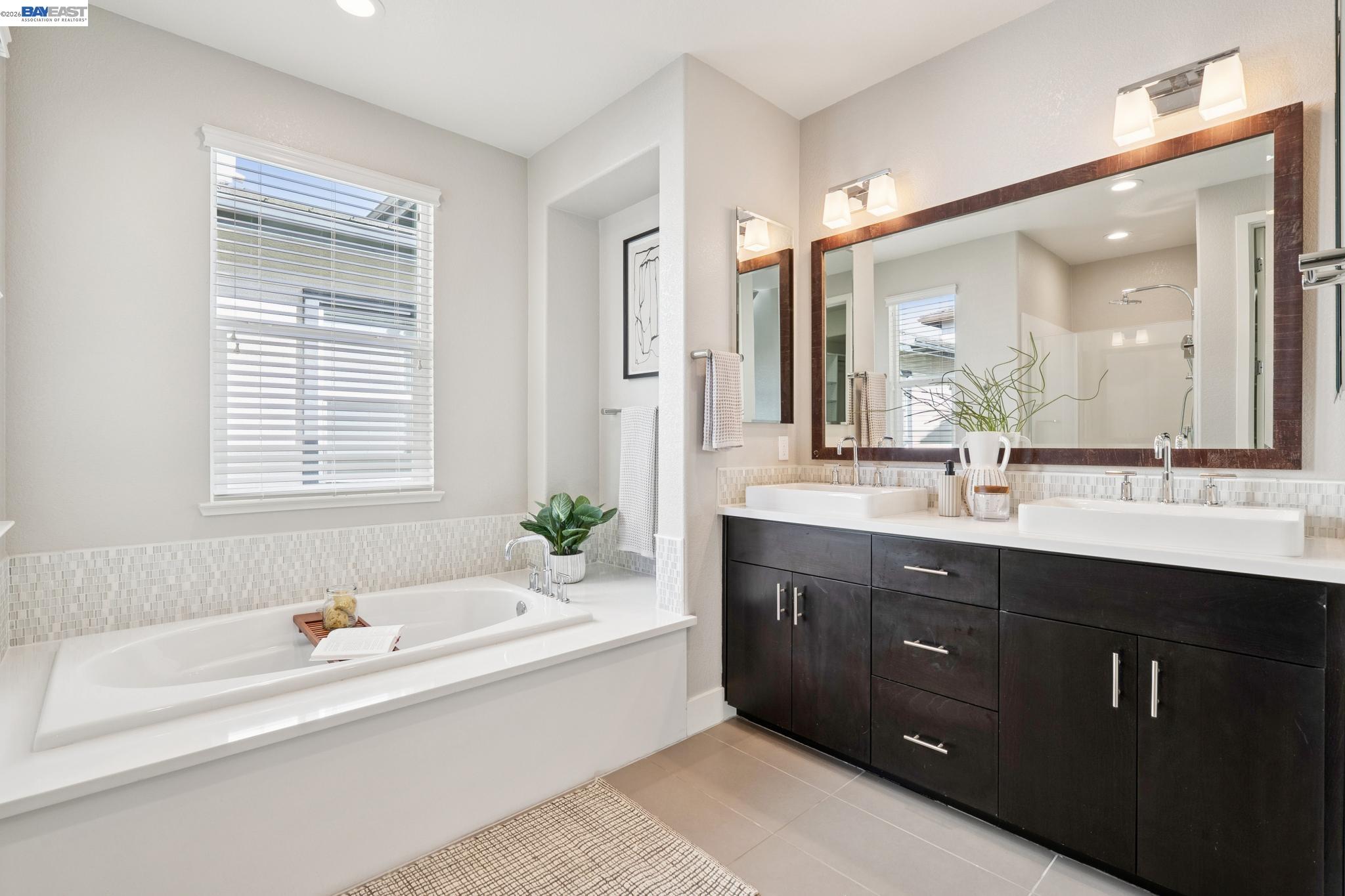 Detail Gallery Image 39 of 58 For 416 Bohol Circle Ln, Alameda,  CA 94501 - 3 Beds | 3/1 Baths