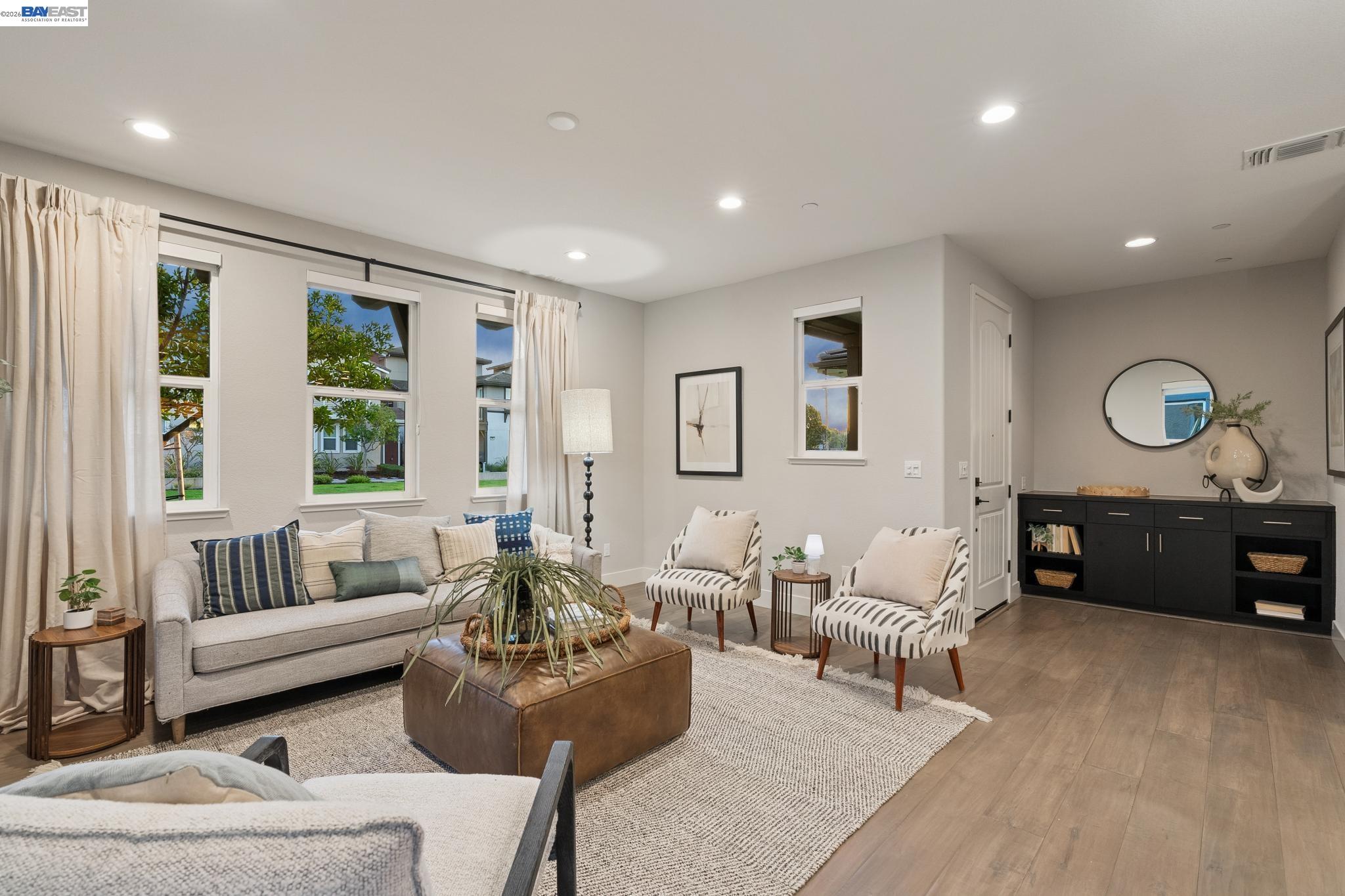 Detail Gallery Image 5 of 58 For 416 Bohol Circle Ln, Alameda,  CA 94501 - 3 Beds | 3/1 Baths