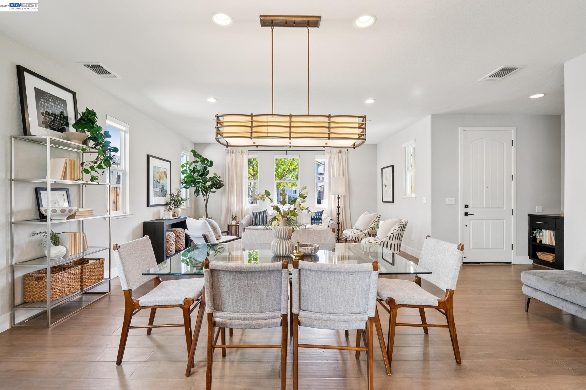 Detail Gallery Image 7 of 58 For 416 Bohol Circle Ln, Alameda,  CA 94501 - 3 Beds | 3/1 Baths