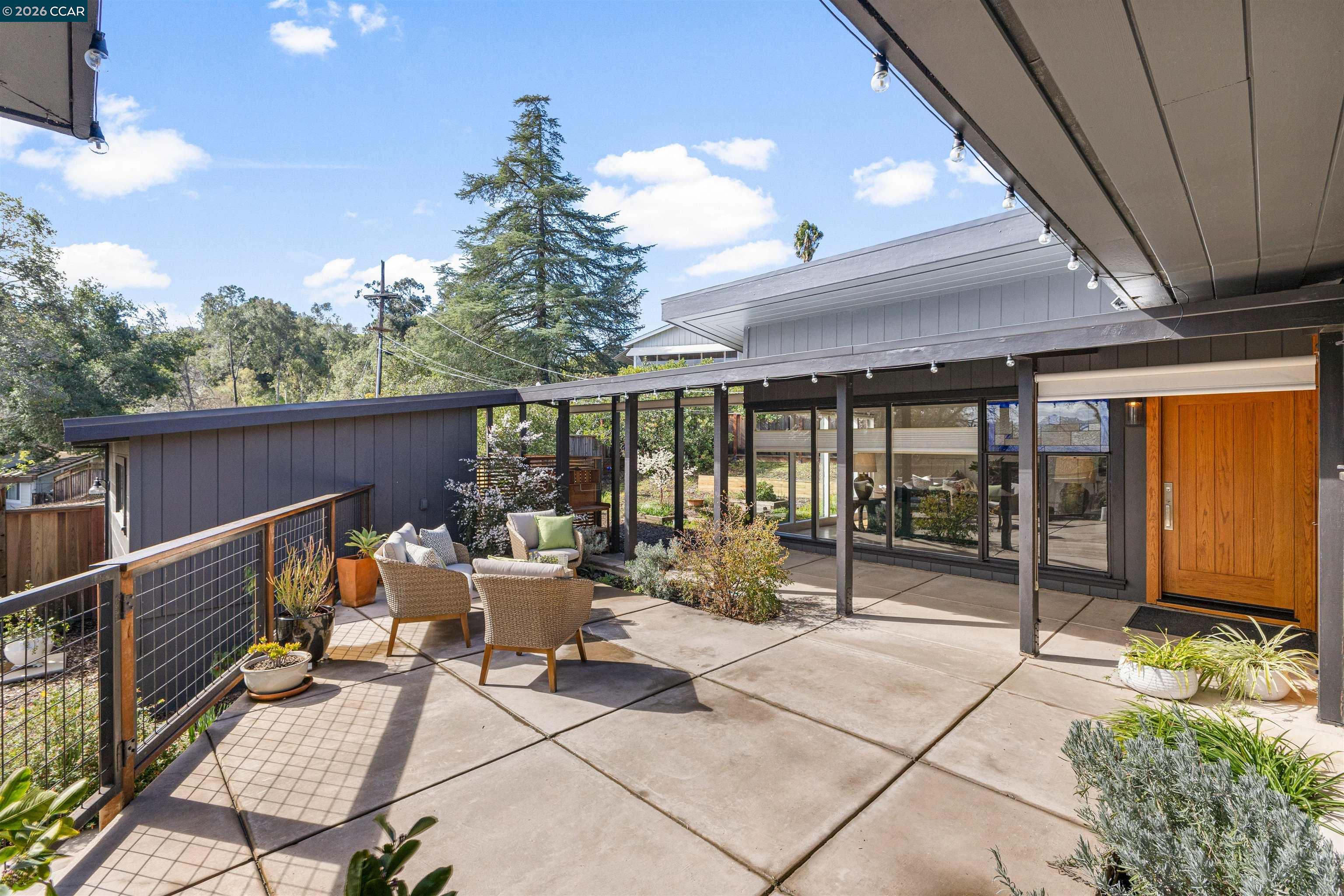 Front Image Thumbnail for CC41124674