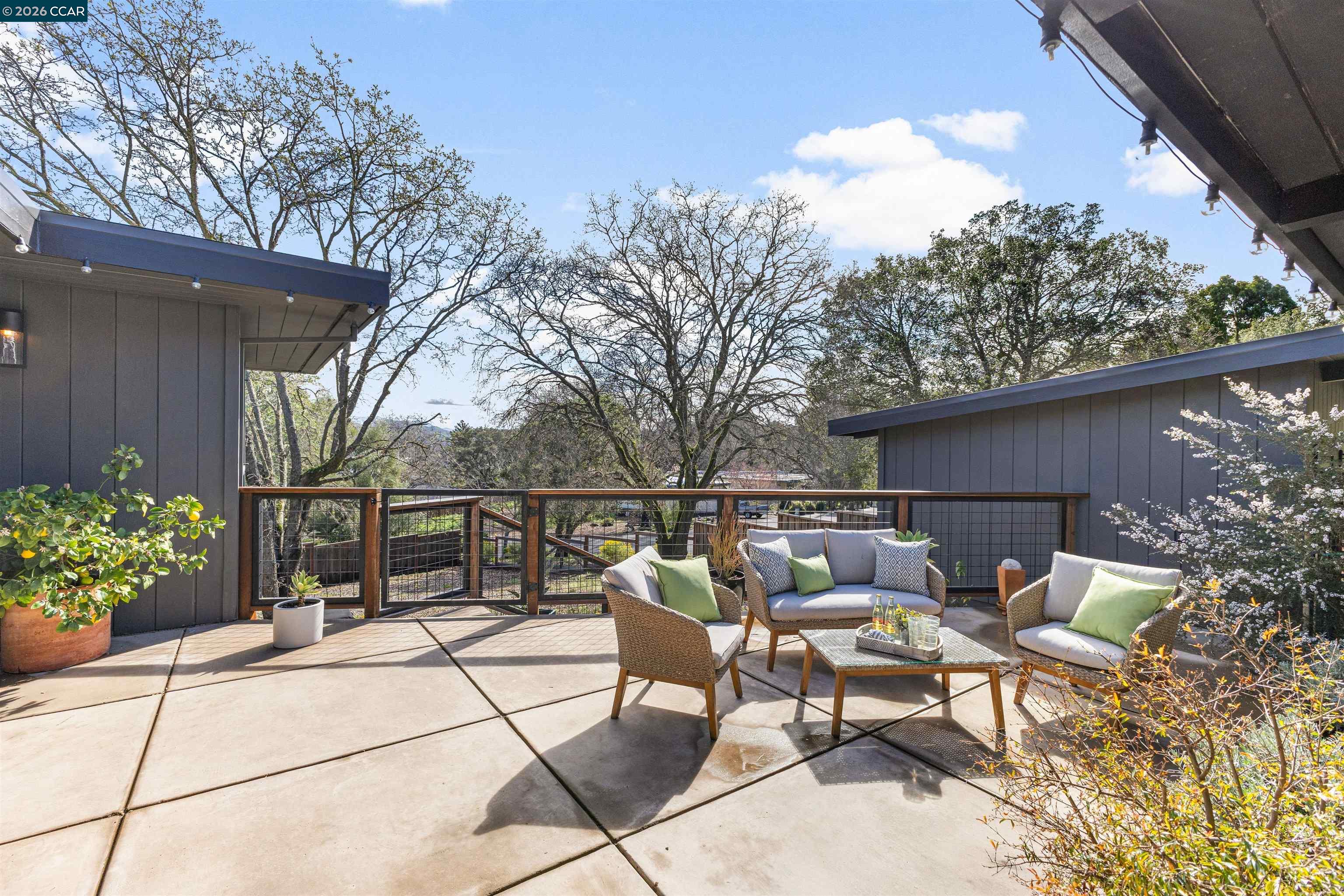 Detail Gallery Image 5 of 57 For 151 Montecito Crescent, Walnut Creek,  CA 94597 - 4 Beds | 3 Baths