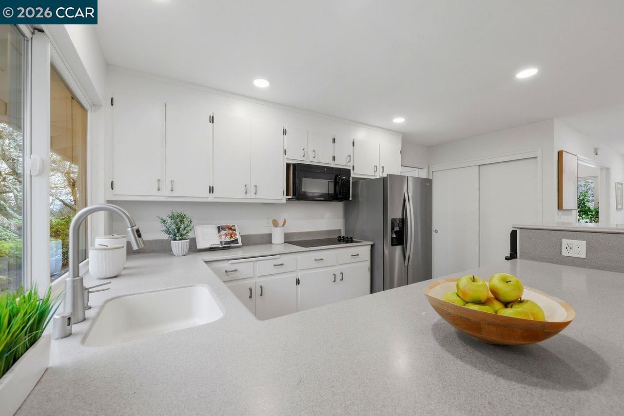 Detail Gallery Image 11 of 56 For 3927 Woodside Ct, Lafayette,  CA 94549 - 4 Beds | 2 Baths