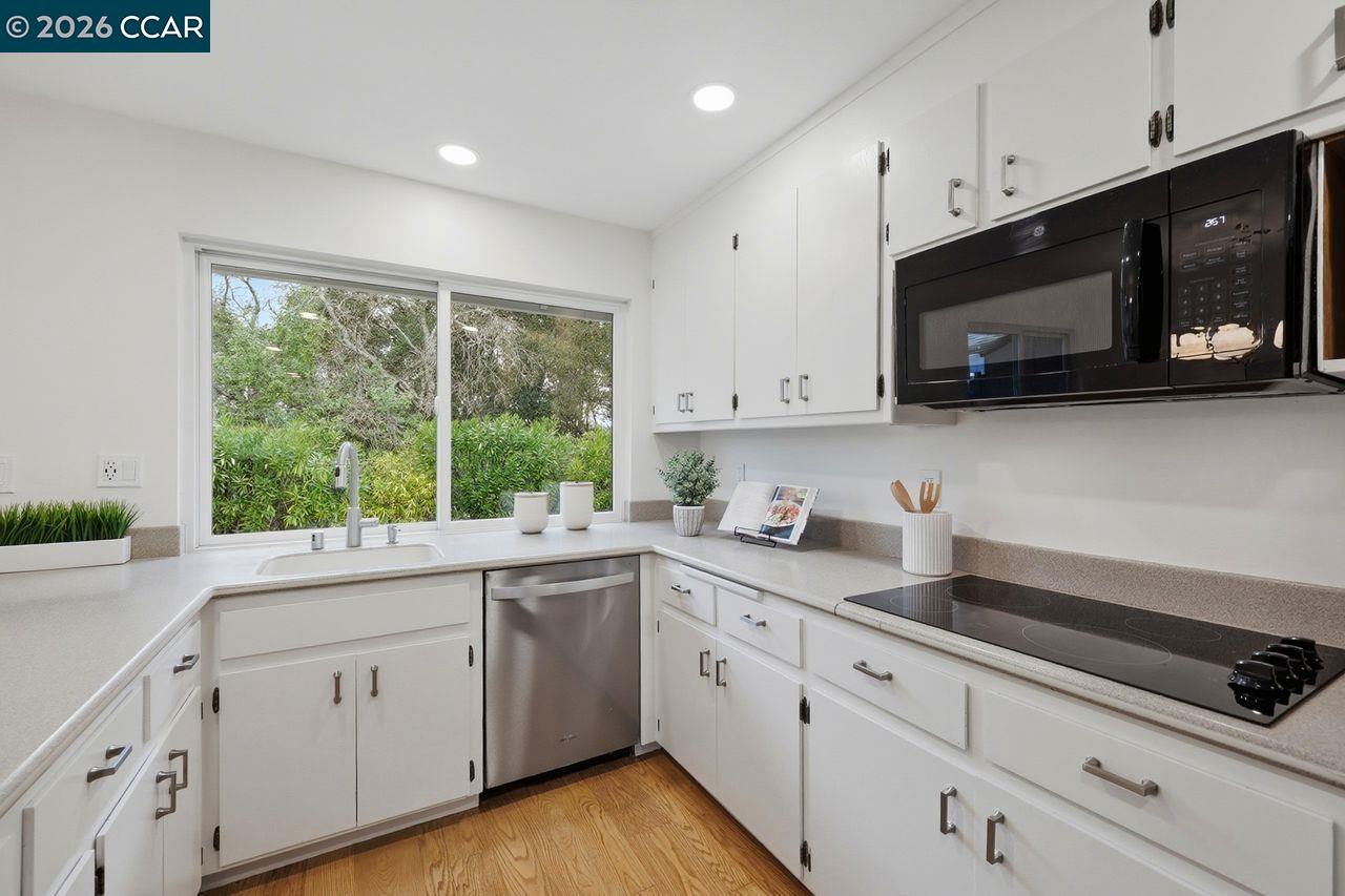 Detail Gallery Image 13 of 56 For 3927 Woodside Ct, Lafayette,  CA 94549 - 4 Beds | 2 Baths