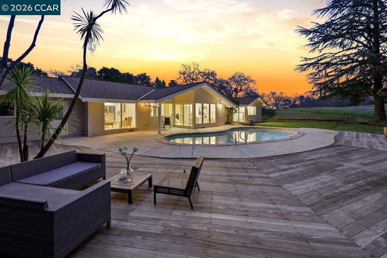 Detail Gallery Image 40 of 56 For 3927 Woodside Ct, Lafayette,  CA 94549 - 4 Beds | 2 Baths