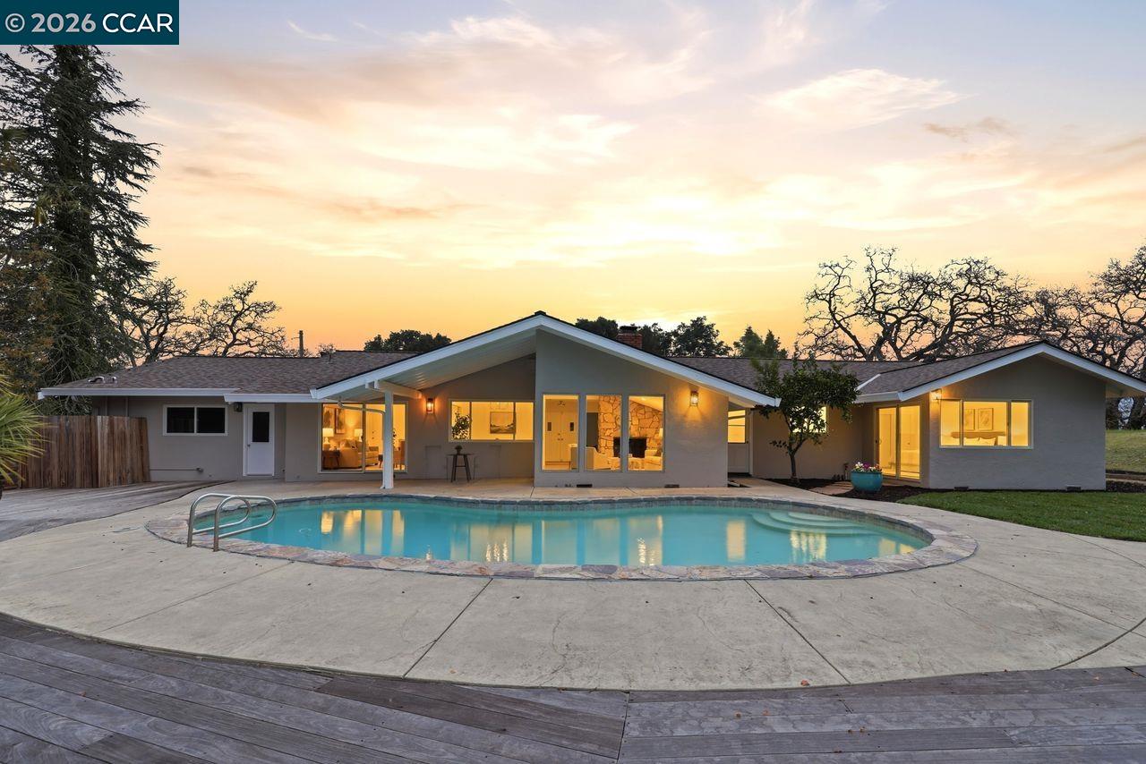 Detail Gallery Image 7 of 56 For 3927 Woodside Ct, Lafayette,  CA 94549 - 4 Beds | 2 Baths