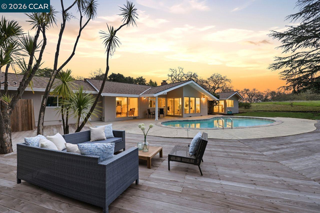 Detail Gallery Image 8 of 56 For 3927 Woodside Ct, Lafayette,  CA 94549 - 4 Beds | 2 Baths