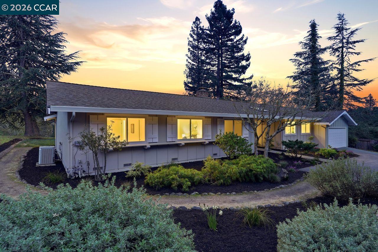 Detail Gallery Image 9 of 56 For 3927 Woodside Ct, Lafayette,  CA 94549 - 4 Beds | 2 Baths