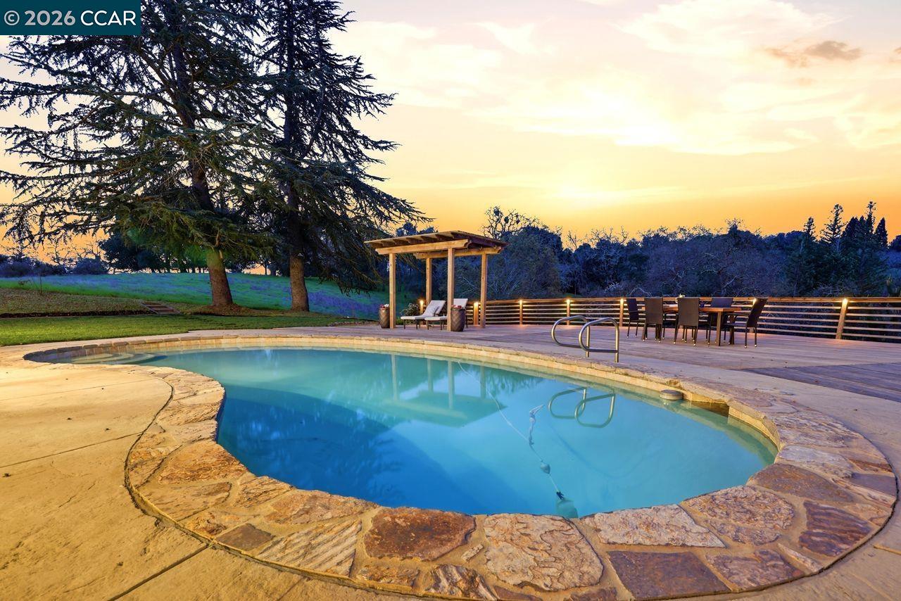 Detail Gallery Image 10 of 56 For 3927 Woodside Ct, Lafayette,  CA 94549 - 4 Beds | 2 Baths