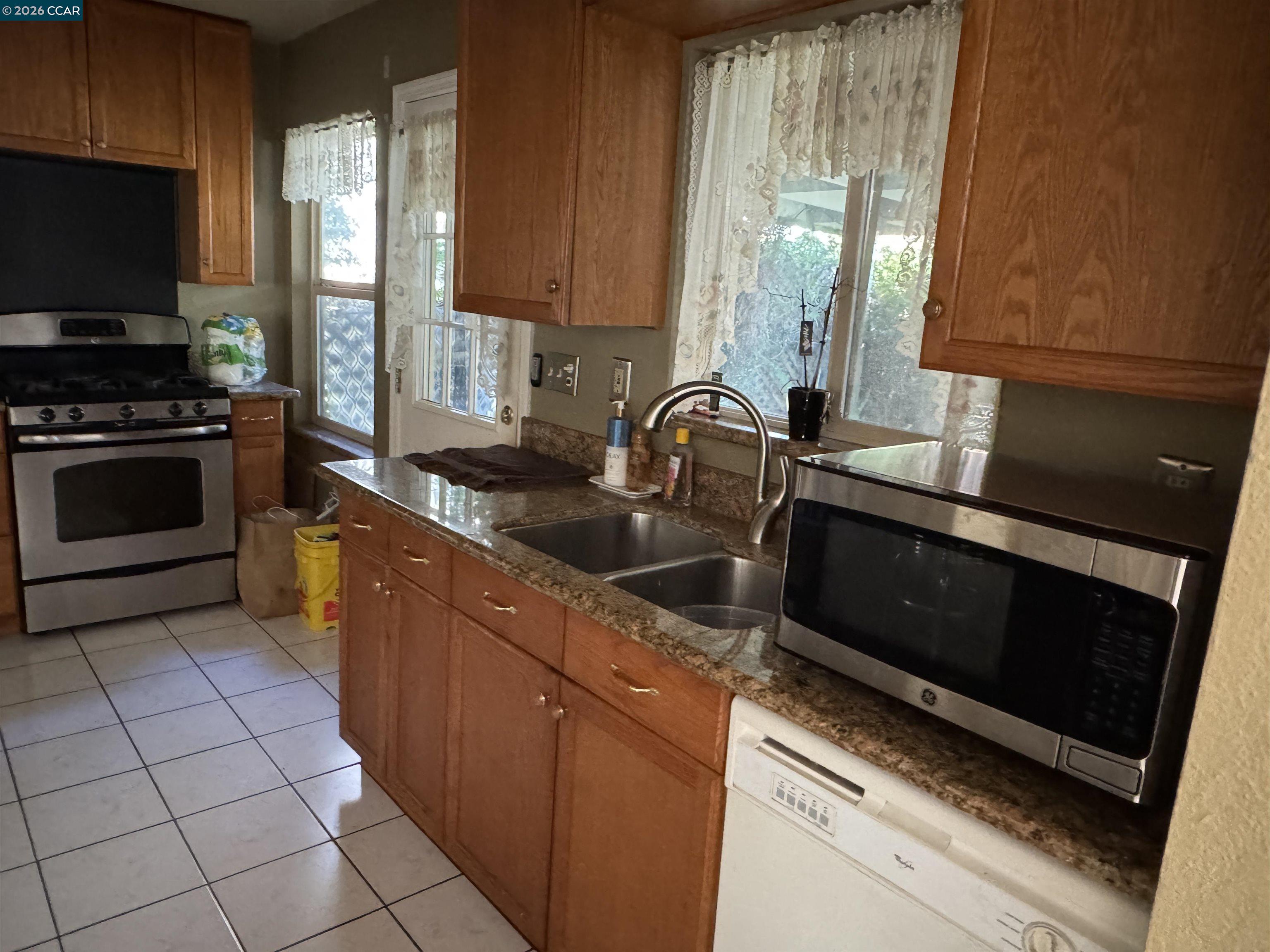 Detail Gallery Image 4 of 15 For 212 Babette Ct, Pleasant Hill,  CA 94523 - 3 Beds | 1 Baths