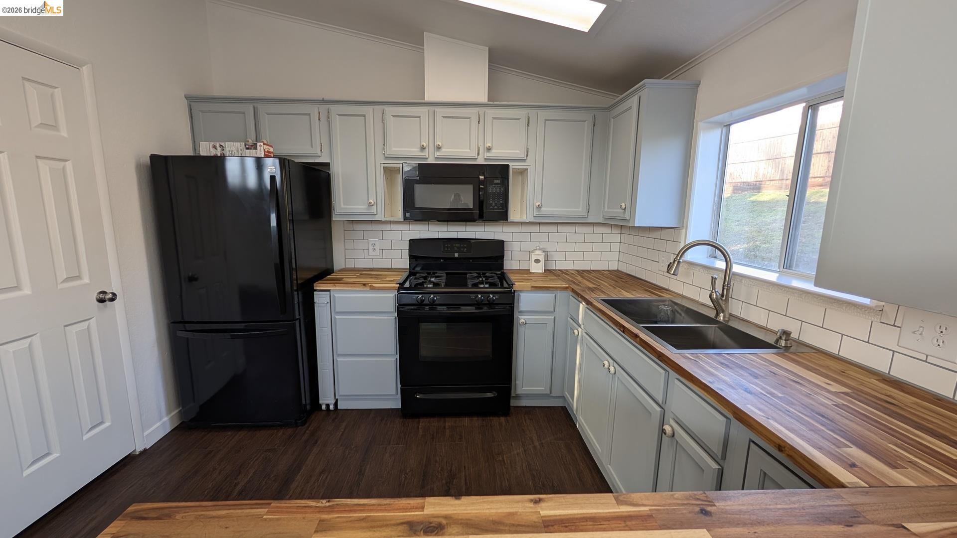 Detail Gallery Image 12 of 19 For 343 Deer Field Cir, Copperopolis,  CA 95228 - 4 Beds | 2 Baths