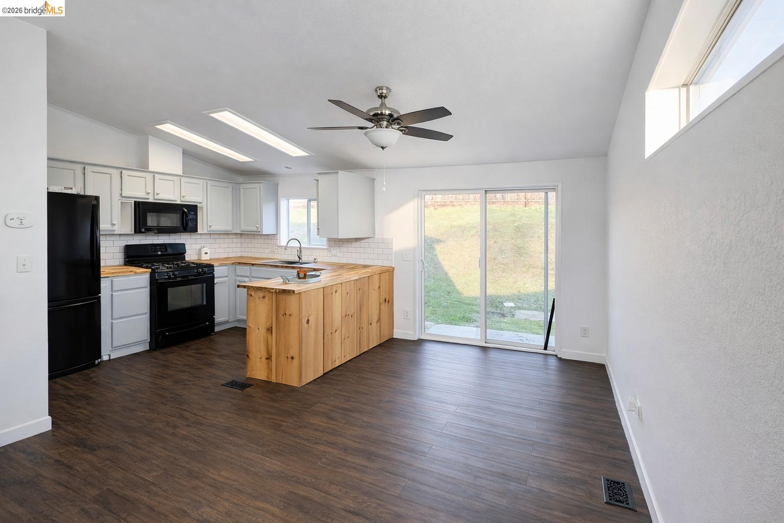 Detail Gallery Image 4 of 19 For 343 Deer Field Cir, Copperopolis,  CA 95228 - 4 Beds | 2 Baths