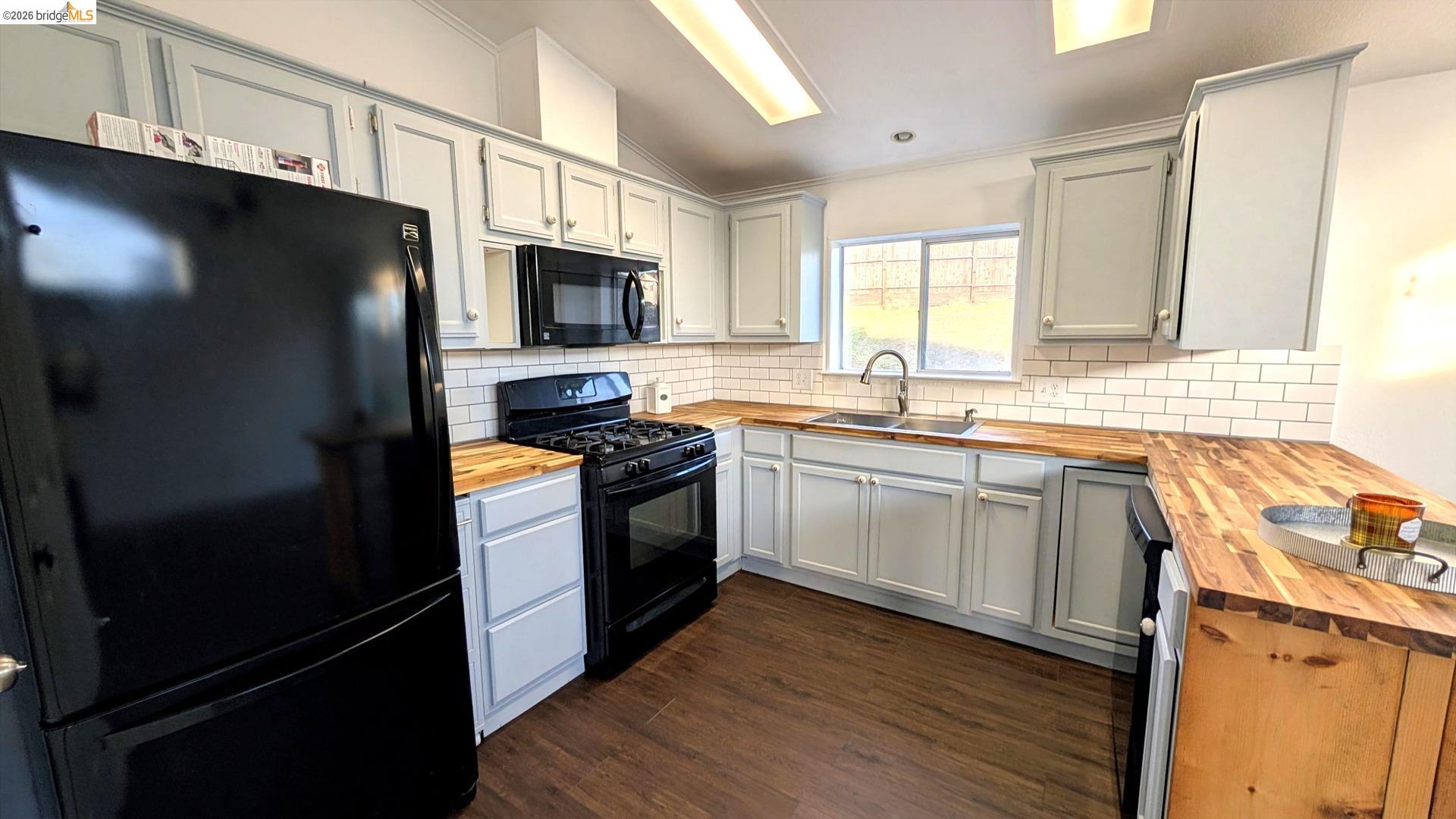 Detail Gallery Image 5 of 19 For 343 Deer Field Cir, Copperopolis,  CA 95228 - 4 Beds | 2 Baths