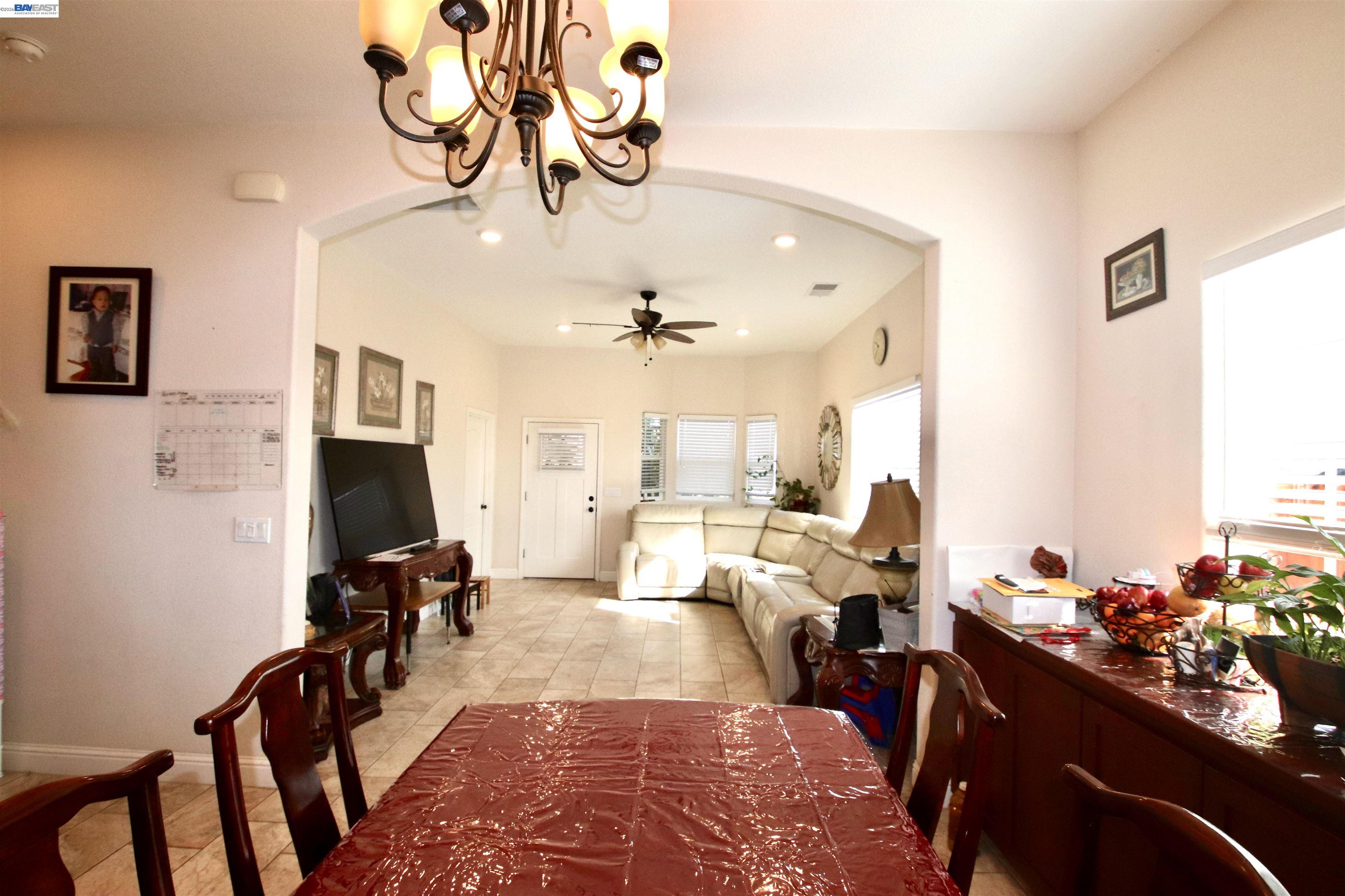 Detail Gallery Image 11 of 22 For 2511 S Laurel, Stockton,  CA 95206-3649 - 3 Beds | 2 Baths