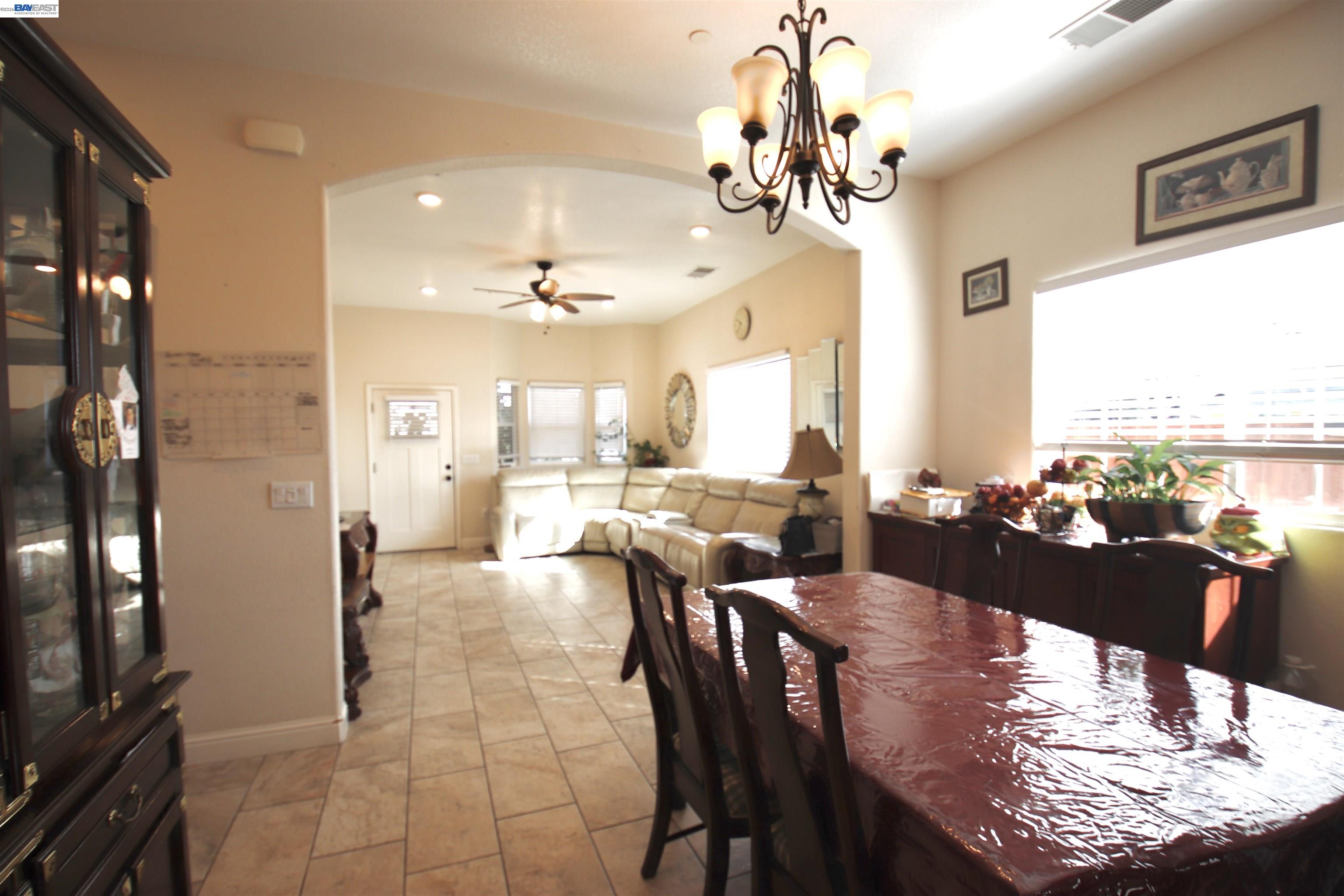 Detail Gallery Image 12 of 22 For 2511 S Laurel, Stockton,  CA 95206-3649 - 3 Beds | 2 Baths