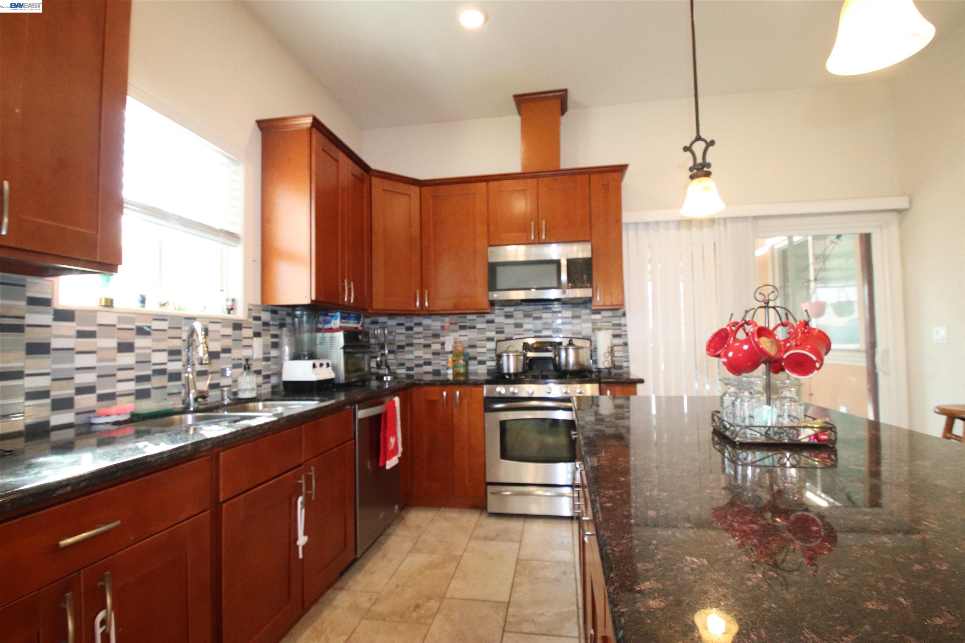 Detail Gallery Image 14 of 22 For 2511 S Laurel, Stockton,  CA 95206-3649 - 3 Beds | 2 Baths