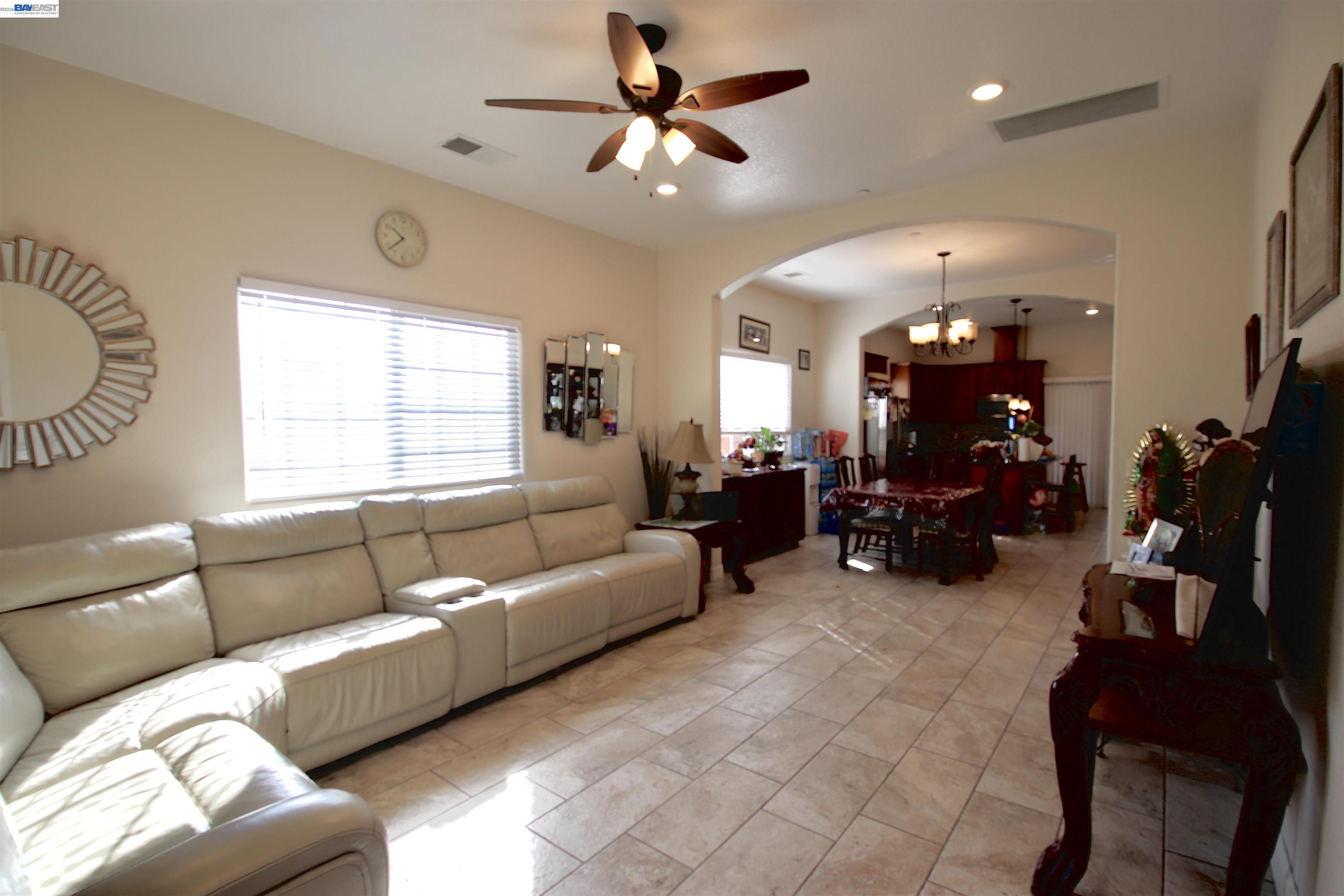 Detail Gallery Image 9 of 22 For 2511 S Laurel, Stockton,  CA 95206-3649 - 3 Beds | 2 Baths