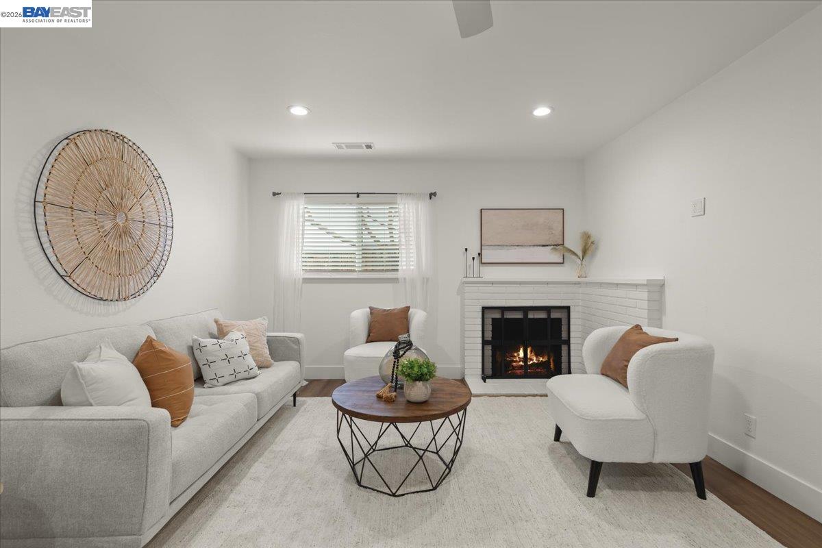 Detail Gallery Image 5 of 35 For 37141 Saint Christopher Street, Newark,  CA 94560 - 4 Beds | 2 Baths