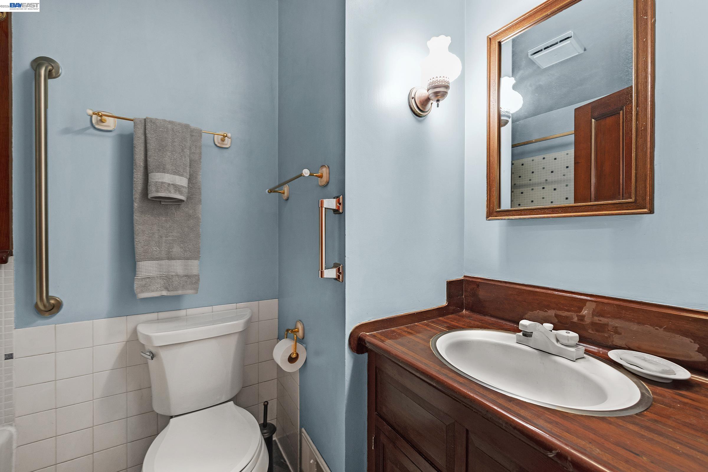 Detail Gallery Image 12 of 48 For 2211 College Avenue, Livermore,  CA 94550 - 6 Beds | 3/1 Baths