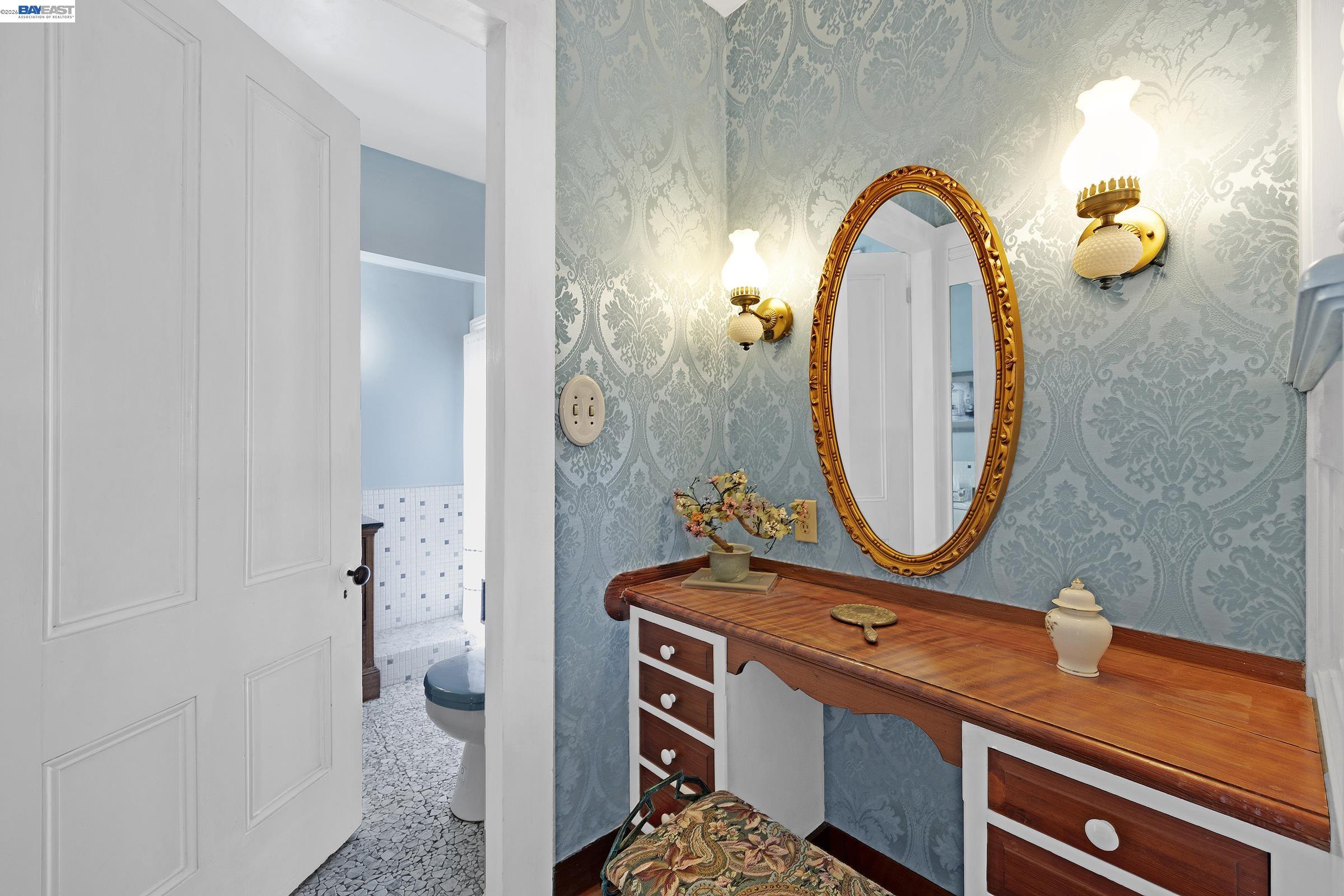 Detail Gallery Image 16 of 48 For 2211 College Avenue, Livermore,  CA 94550 - 6 Beds | 3/1 Baths