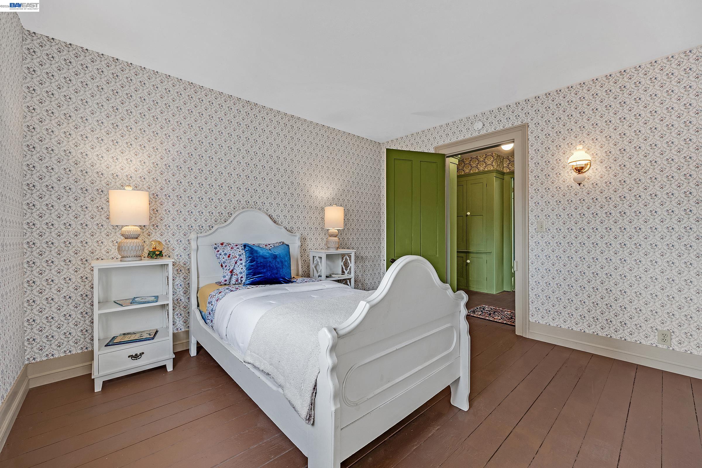 Detail Gallery Image 17 of 48 For 2211 College Avenue, Livermore,  CA 94550 - 6 Beds | 3/1 Baths