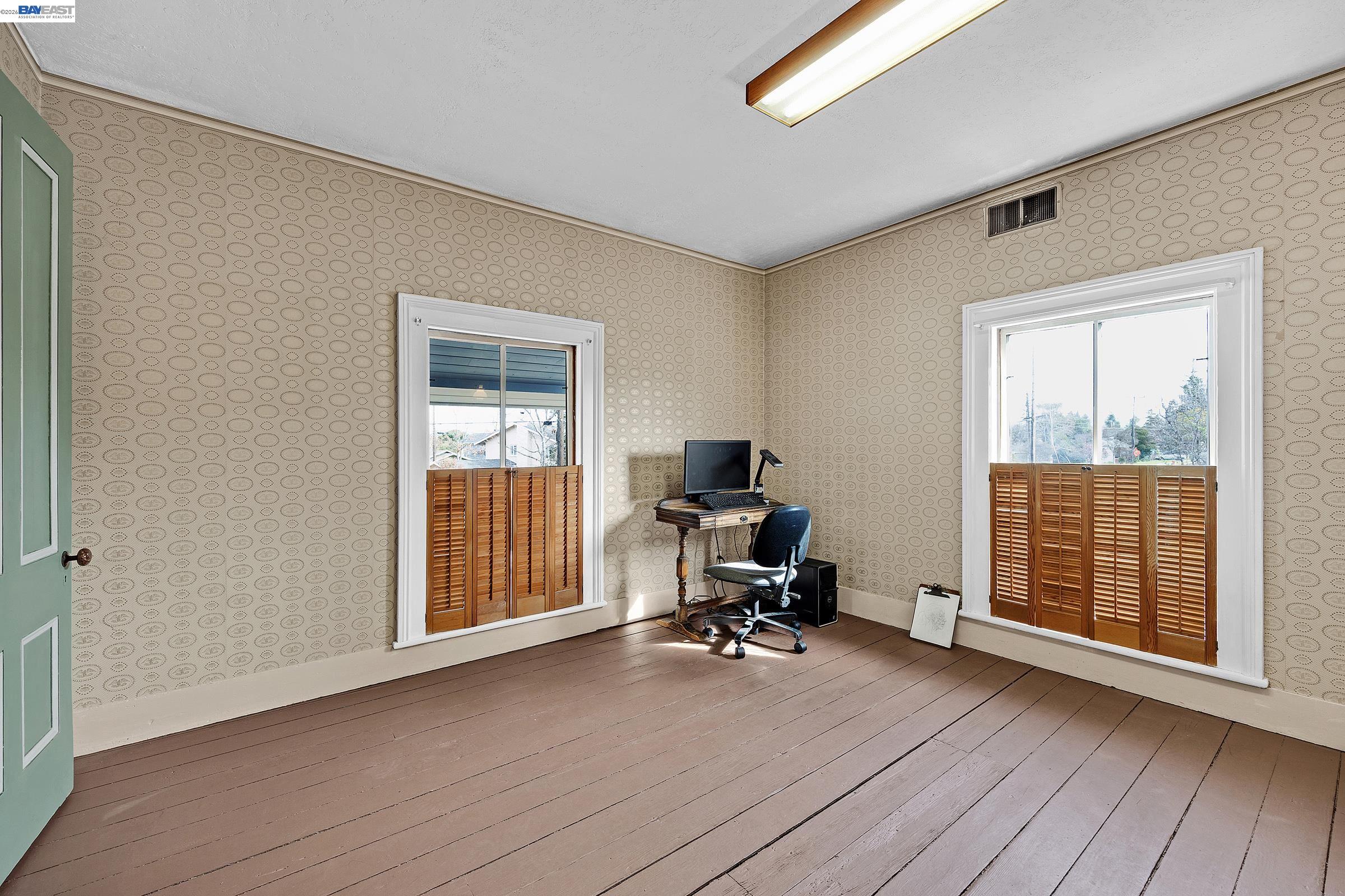 Detail Gallery Image 19 of 48 For 2211 College Avenue, Livermore,  CA 94550 - 6 Beds | 3/1 Baths