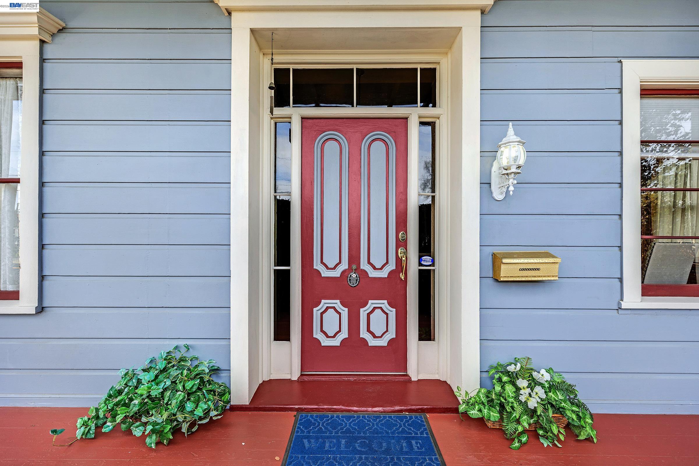 Detail Gallery Image 3 of 48 For 2211 College Avenue, Livermore,  CA 94550 - 6 Beds | 3/1 Baths