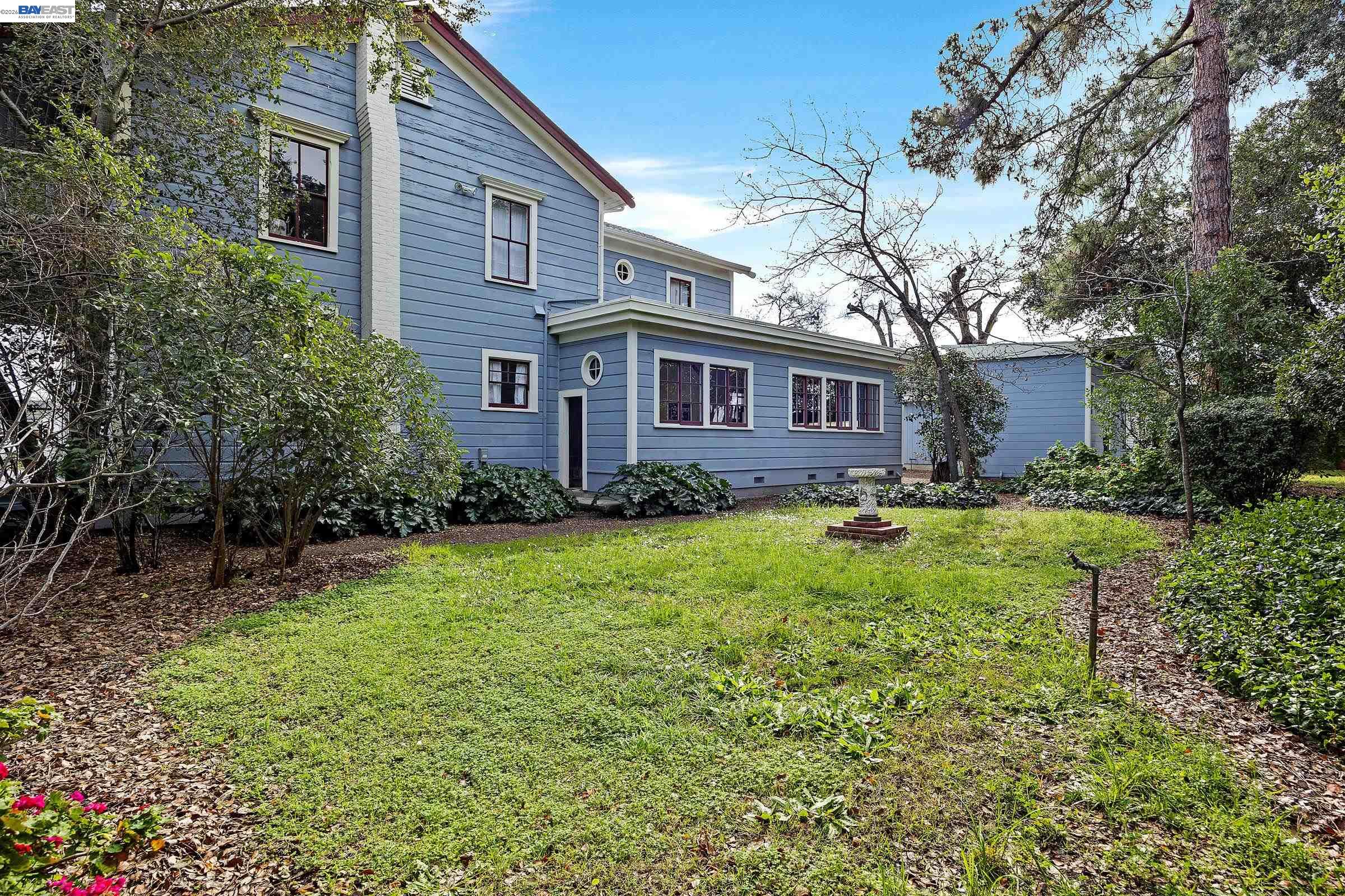 Detail Gallery Image 25 of 48 For 2211 College Avenue, Livermore,  CA 94550 - 6 Beds | 3/1 Baths