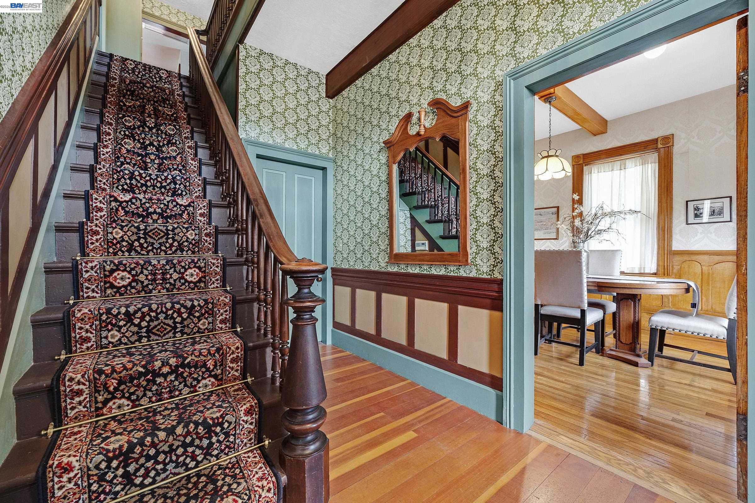 Detail Gallery Image 4 of 48 For 2211 College Avenue, Livermore,  CA 94550 - 6 Beds | 3/1 Baths